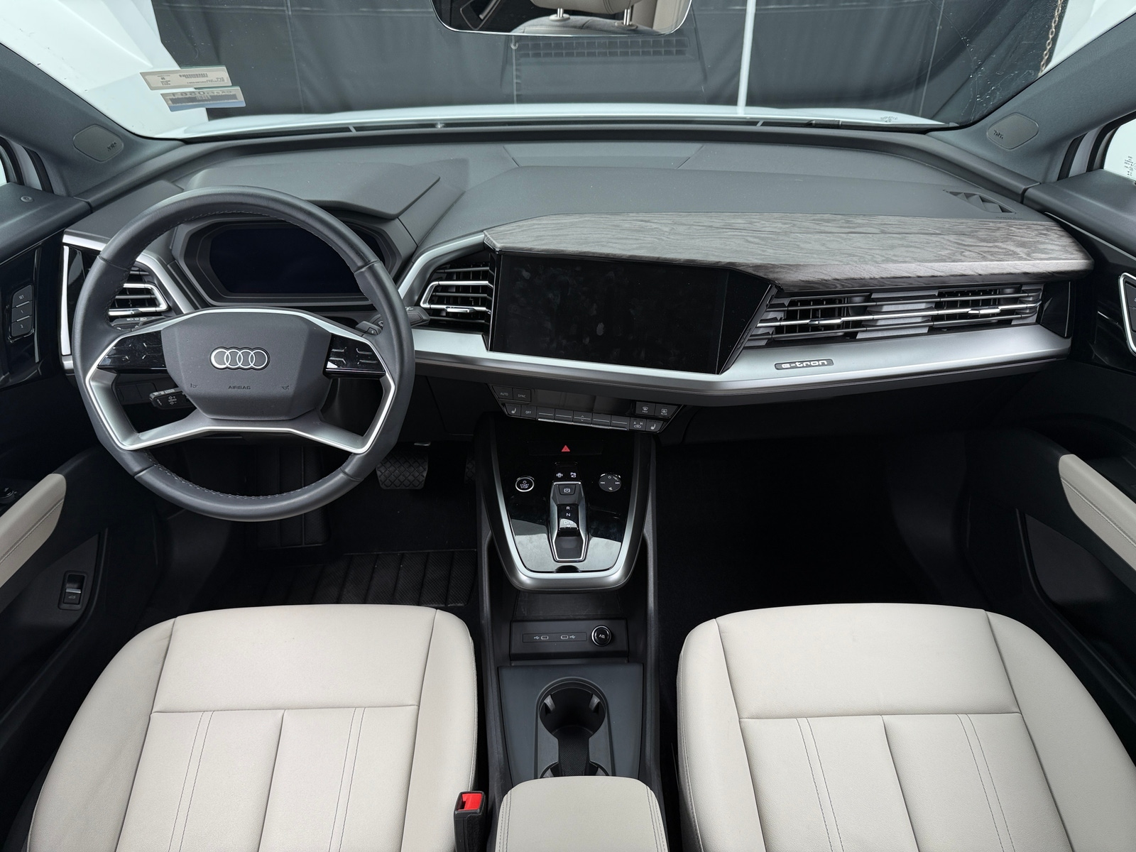 Thumbnail: 2024 Audi Q4 e-tron - 2