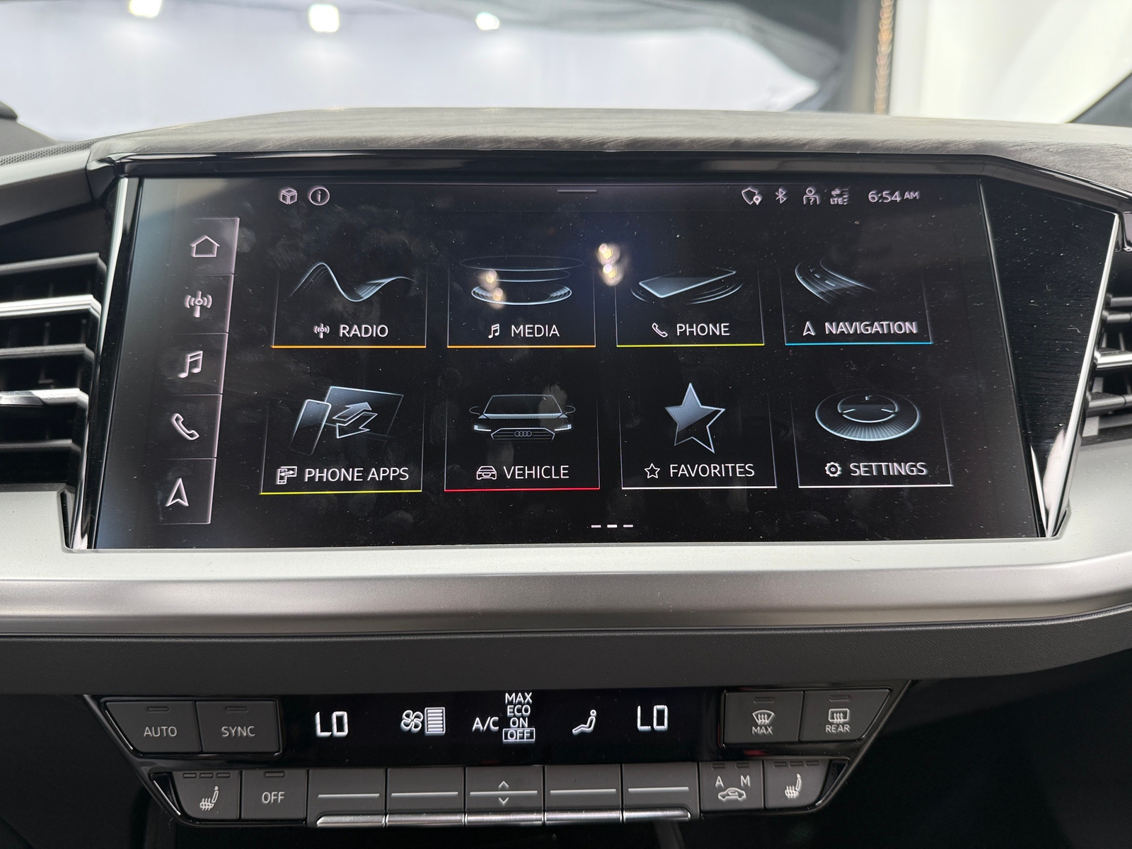 Thumbnail: 2024 Audi Q4 e-tron - 3
