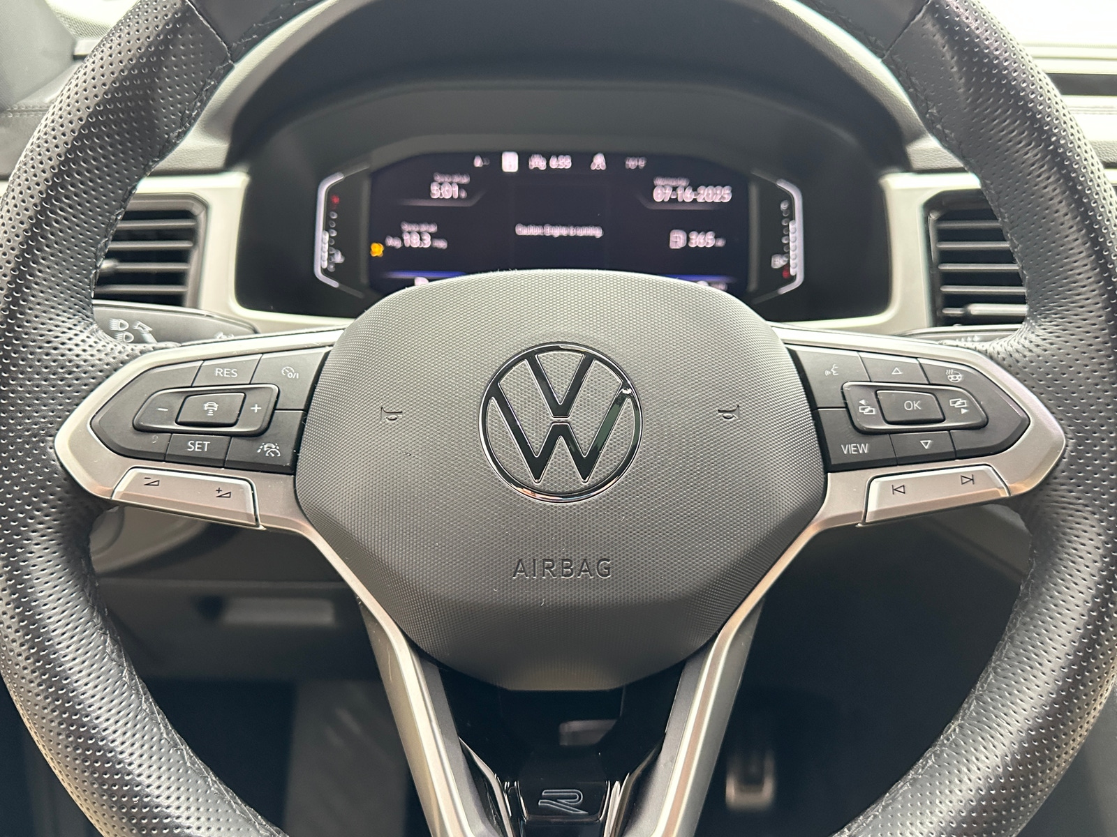 Thumbnail: 2022 Volkswagen Atlas - 4