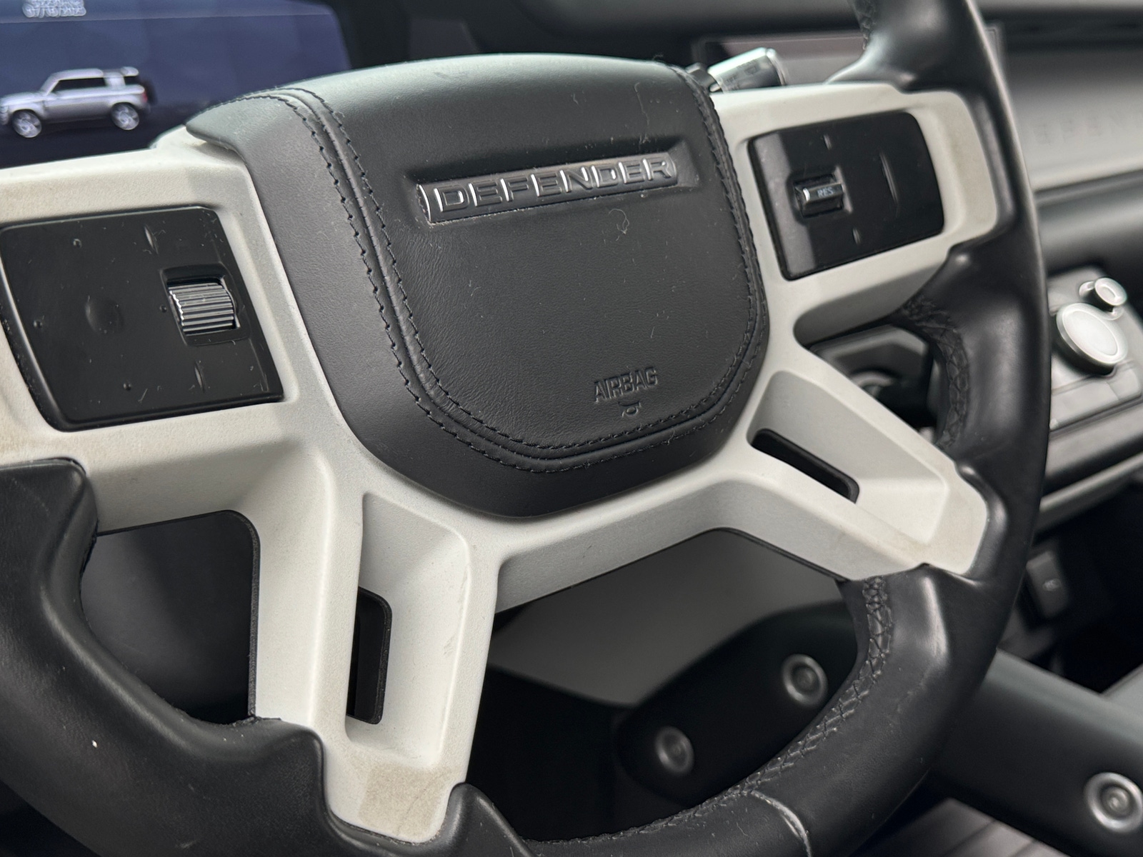 Thumbnail: 2020 Land Rover Defender - 4