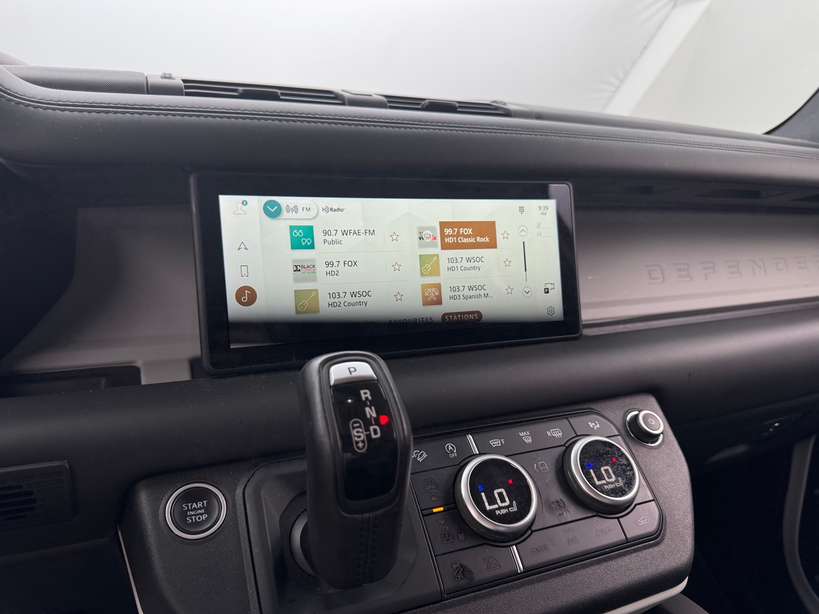 Thumbnail: 2020 Land Rover Defender - 3