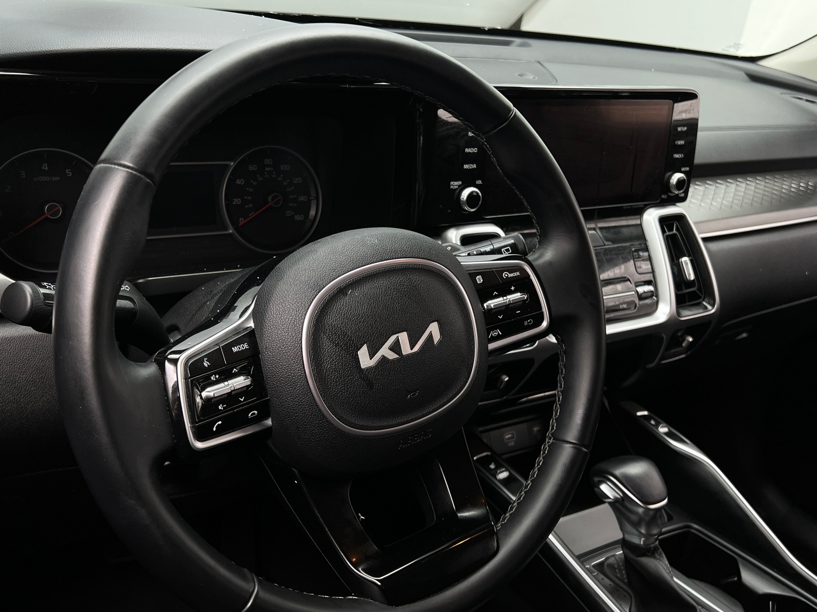 Thumbnail: 2022 Kia Sorento - 4