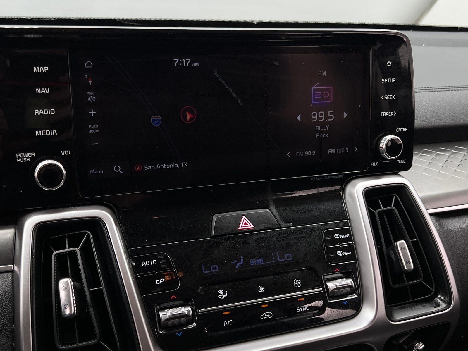 Thumbnail: 2022 Kia Sorento - 3