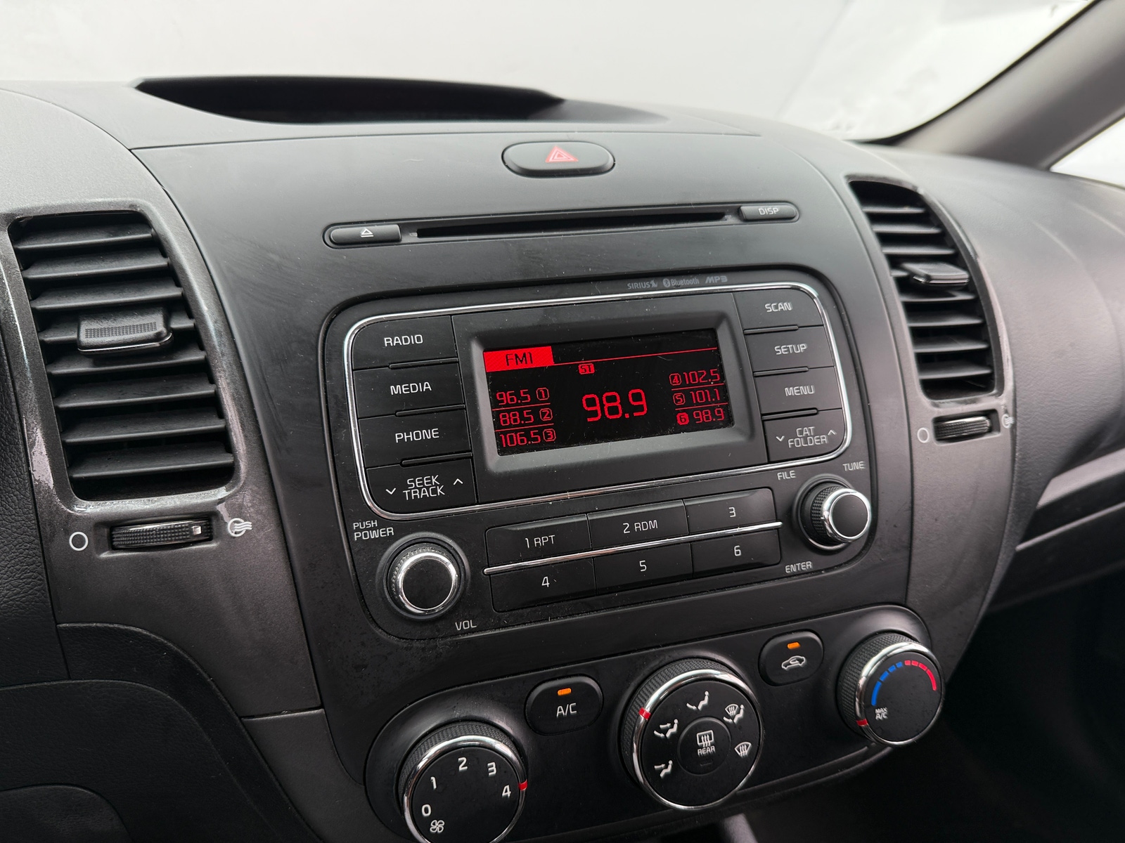 Thumbnail: 2016 Kia Forte - 4