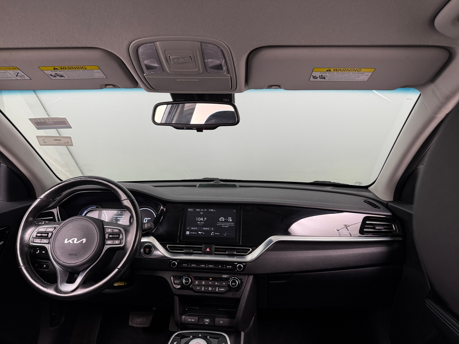 Thumbnail: 2022 Kia Niro - 3