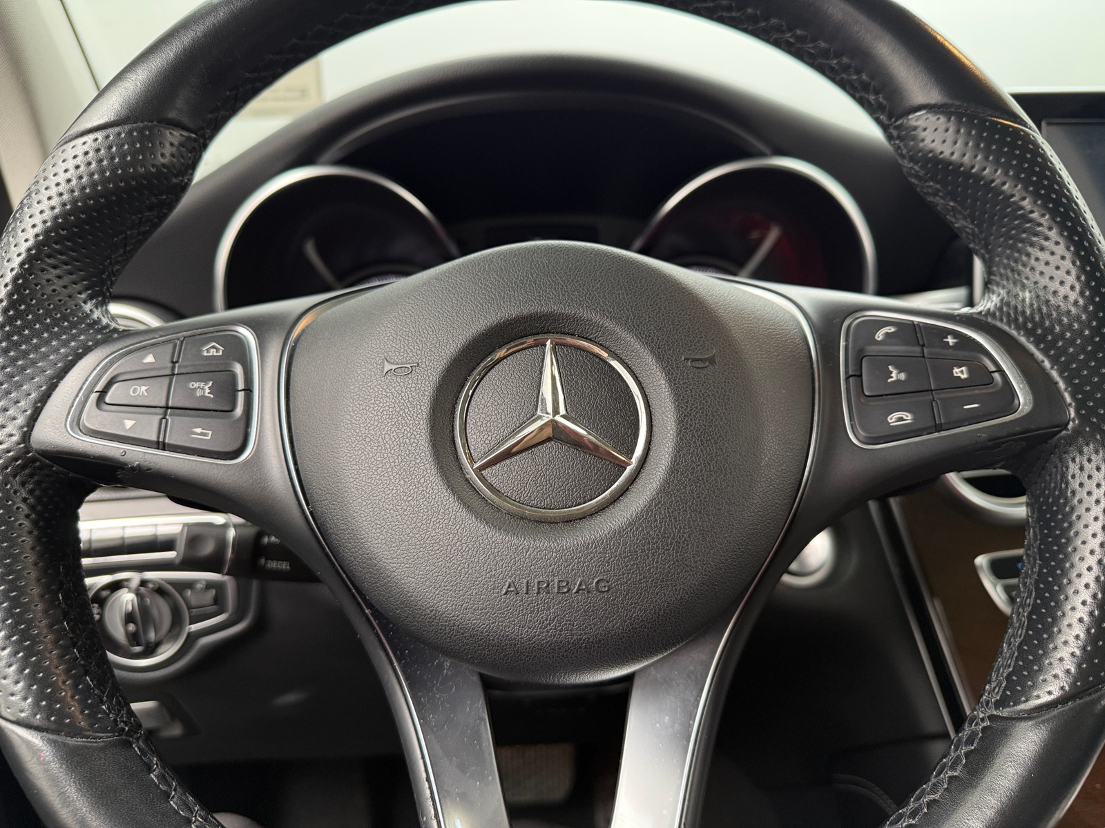 Thumbnail: 2016 Mercedes-Benz GLC - 4