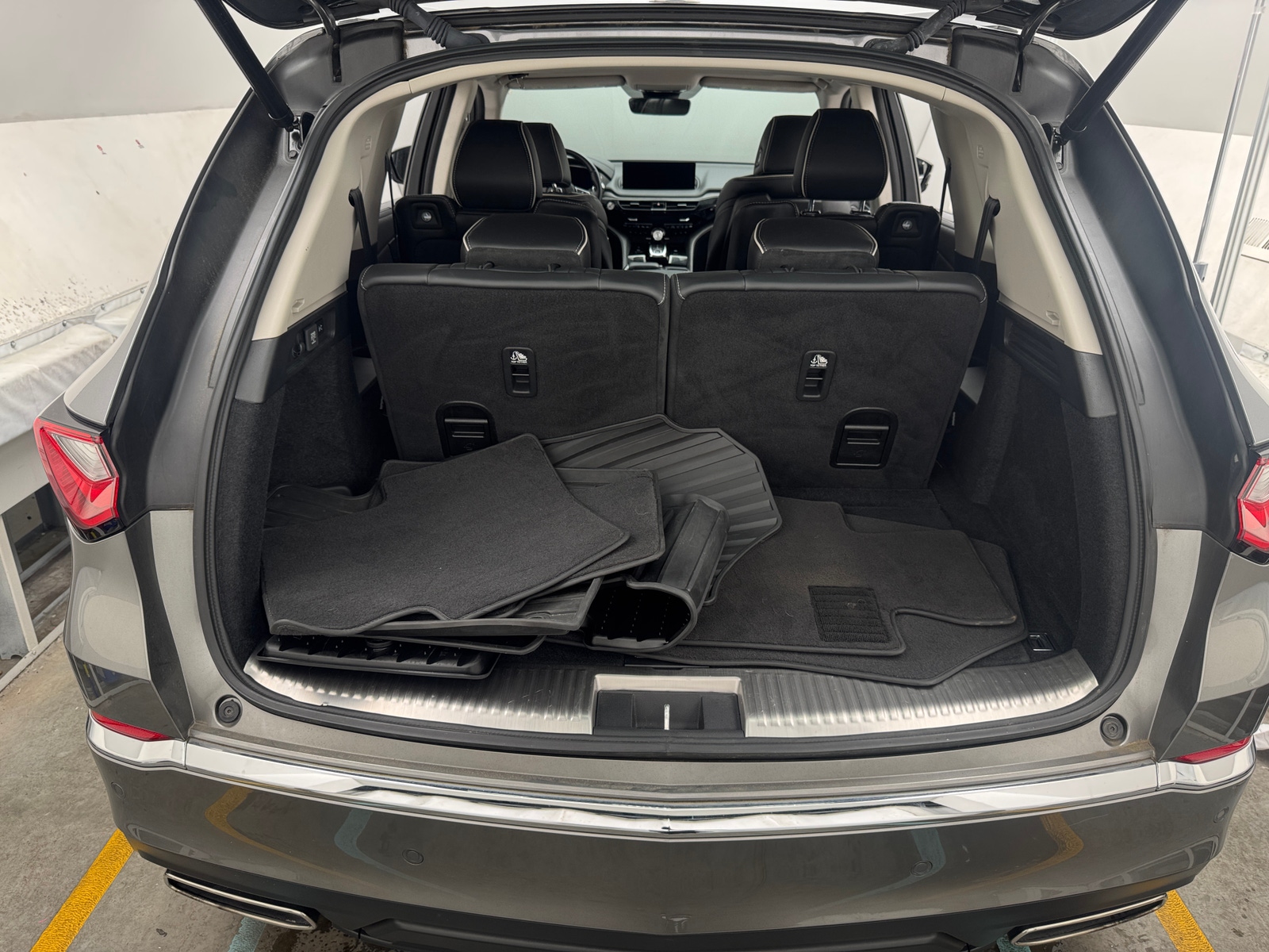 Thumbnail: 2022 Acura MDX - 6