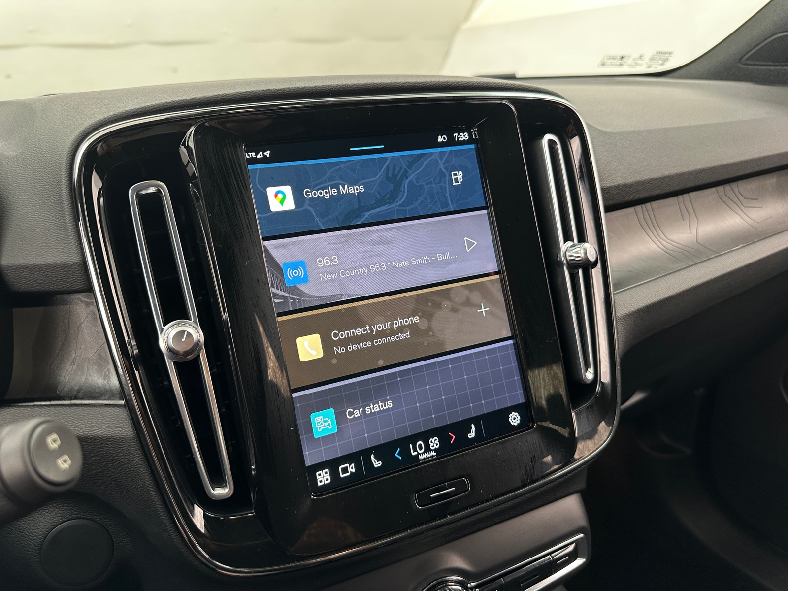 Thumbnail: 2023 Volvo XC40 - 4