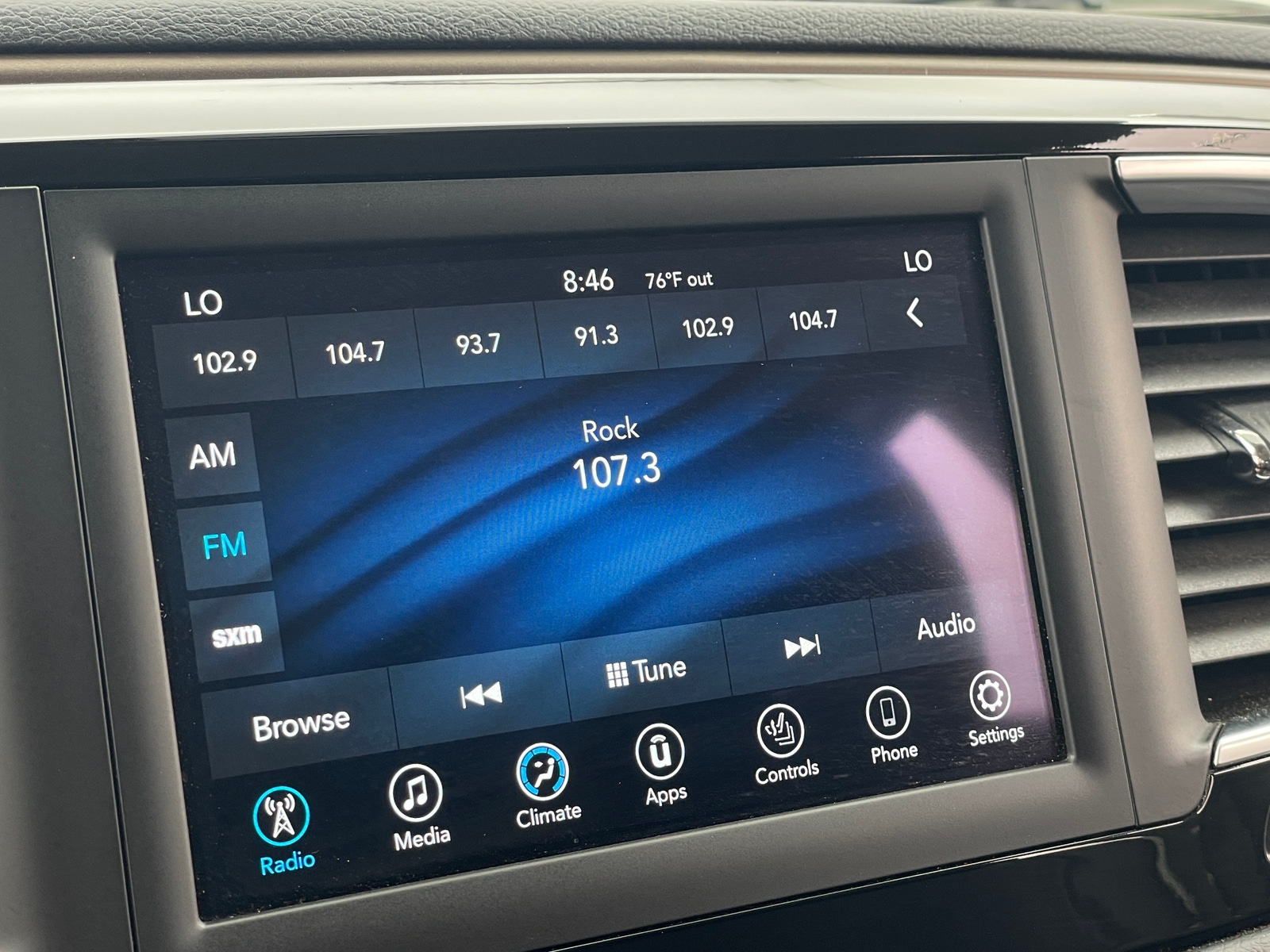 Thumbnail: 2018 Chrysler Pacifica - 3