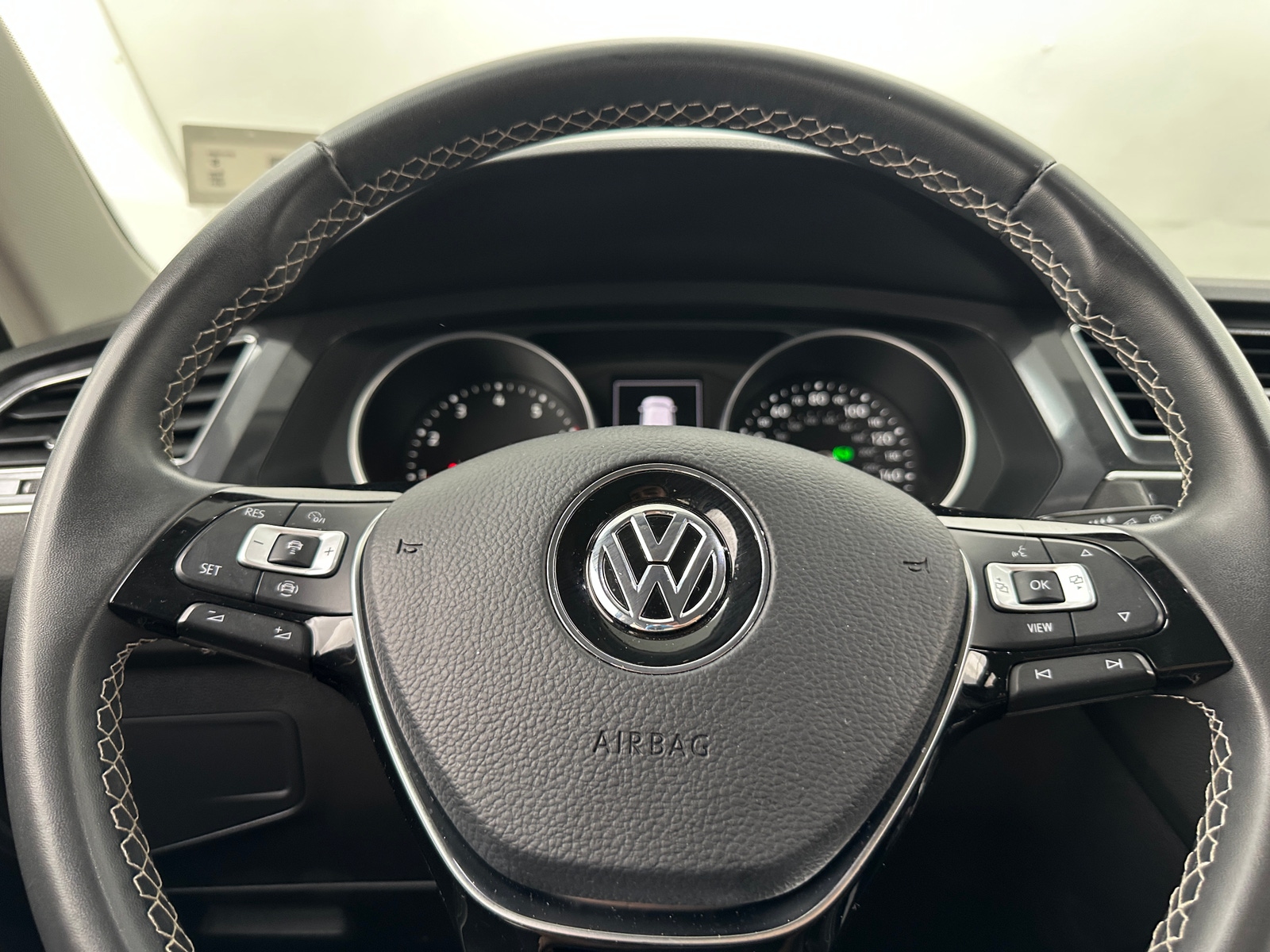 Thumbnail: 2021 Volkswagen Tiguan - 4
