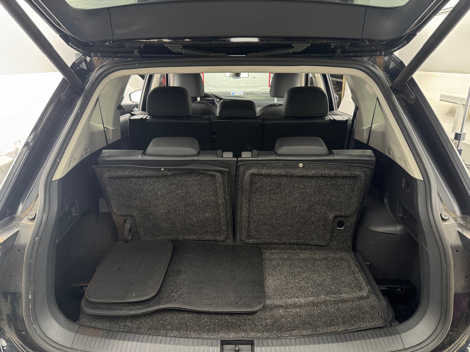 Thumbnail: 2019 Volkswagen Tiguan - 6