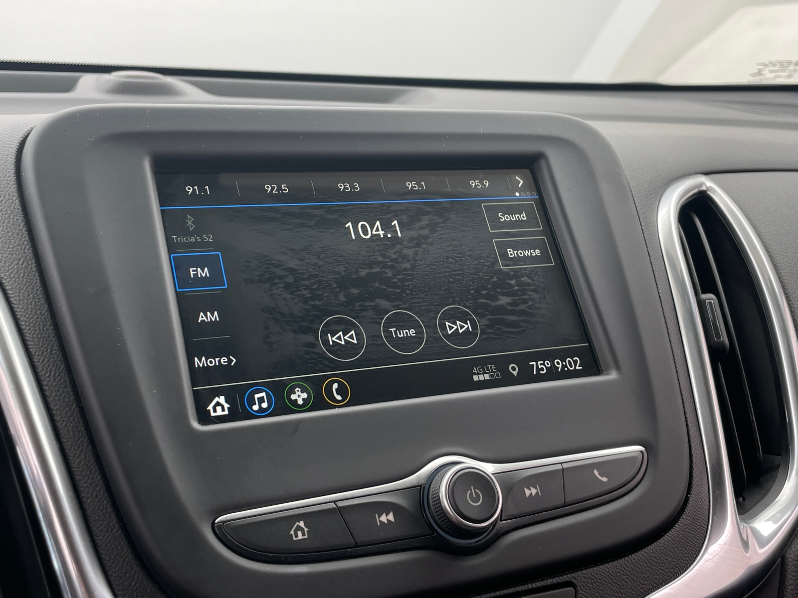 Thumbnail: 2019 Chevrolet Equinox - 4