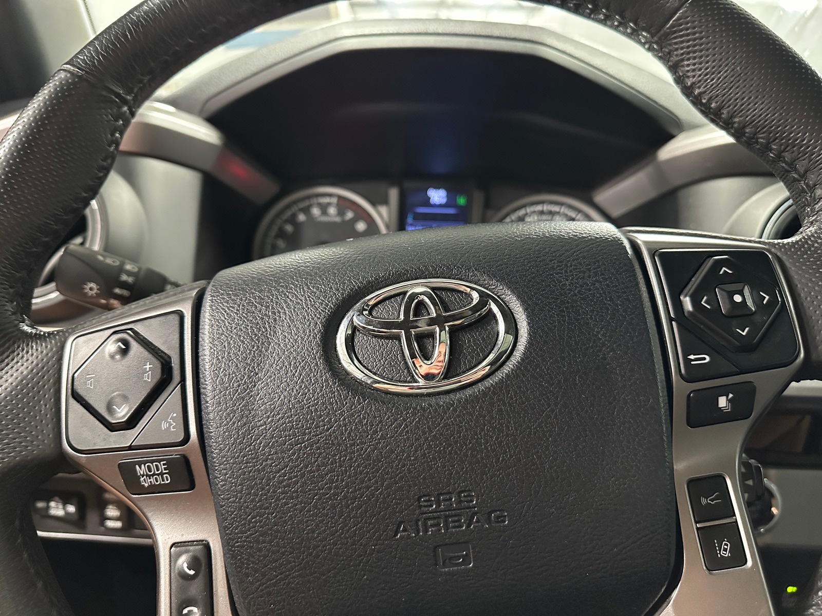 Thumbnail: 2018 Toyota Tacoma - 4