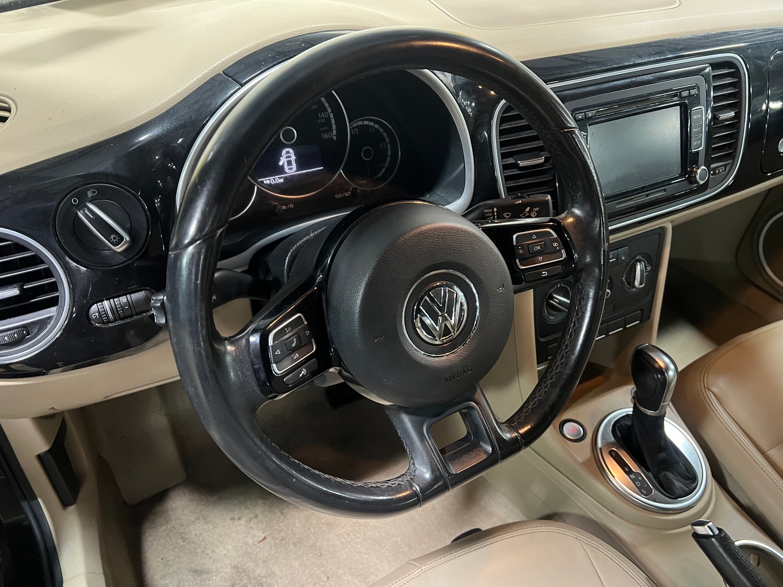 Thumbnail: 2014 Volkswagen Beetle - 4