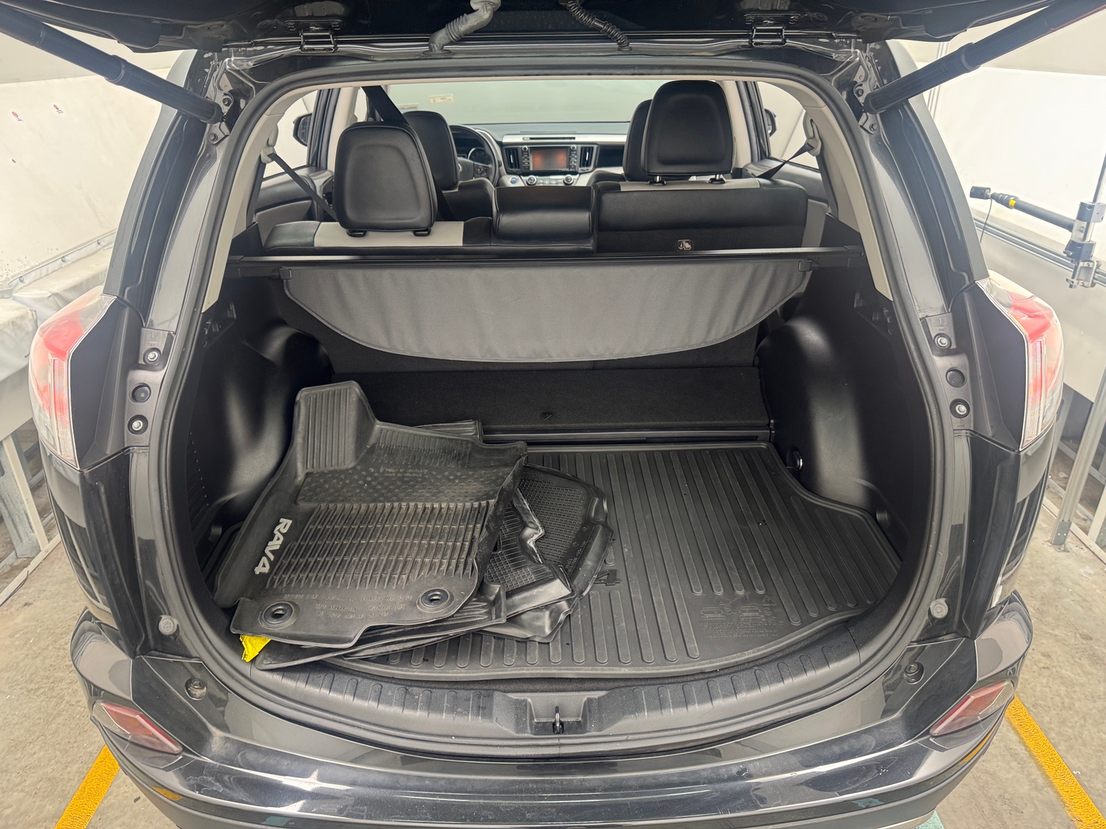 Thumbnail: 2018 Toyota RAV4 - 6