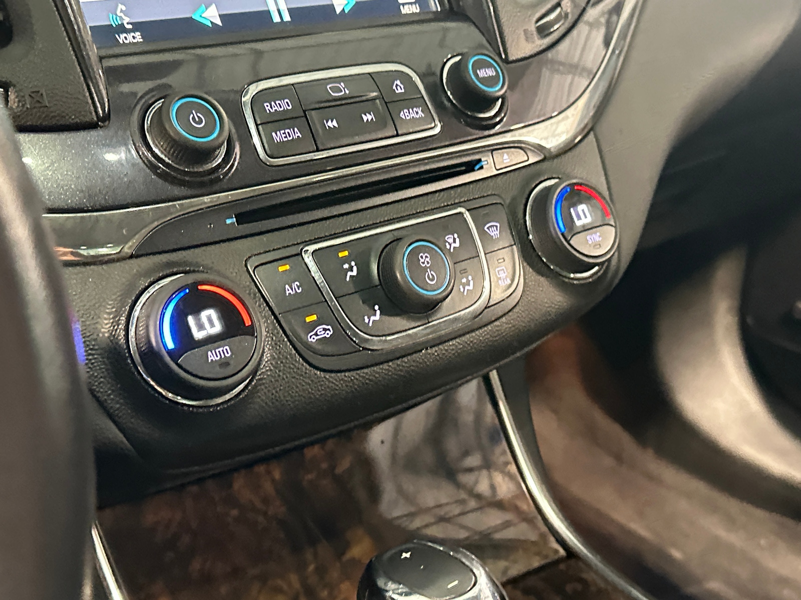 Thumbnail: 2014 Chevrolet Impala - 3