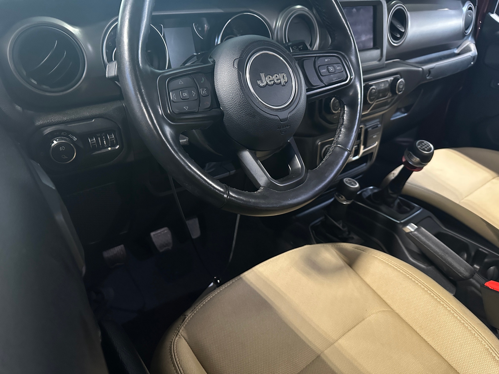Thumbnail: 2022 Jeep Gladiator - 3