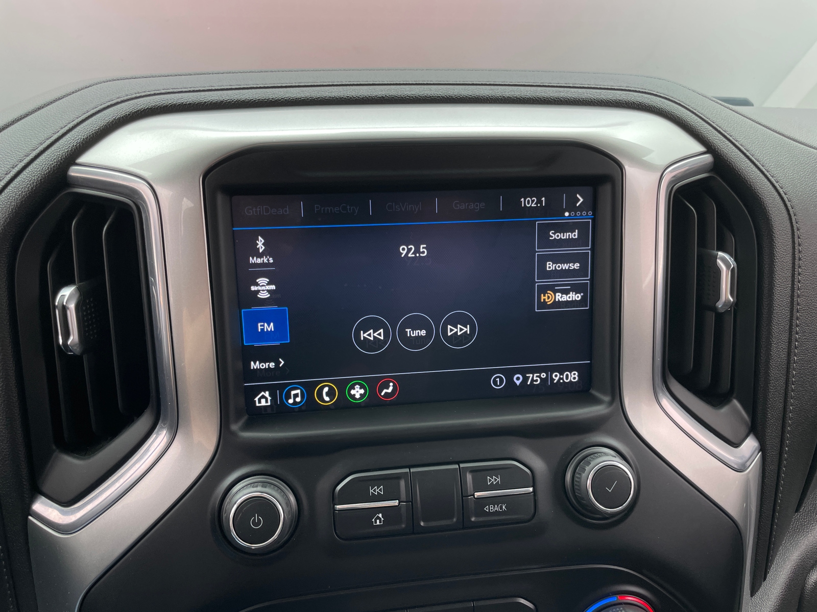 Thumbnail: 2020 Chevrolet Silverado 1500 - 3