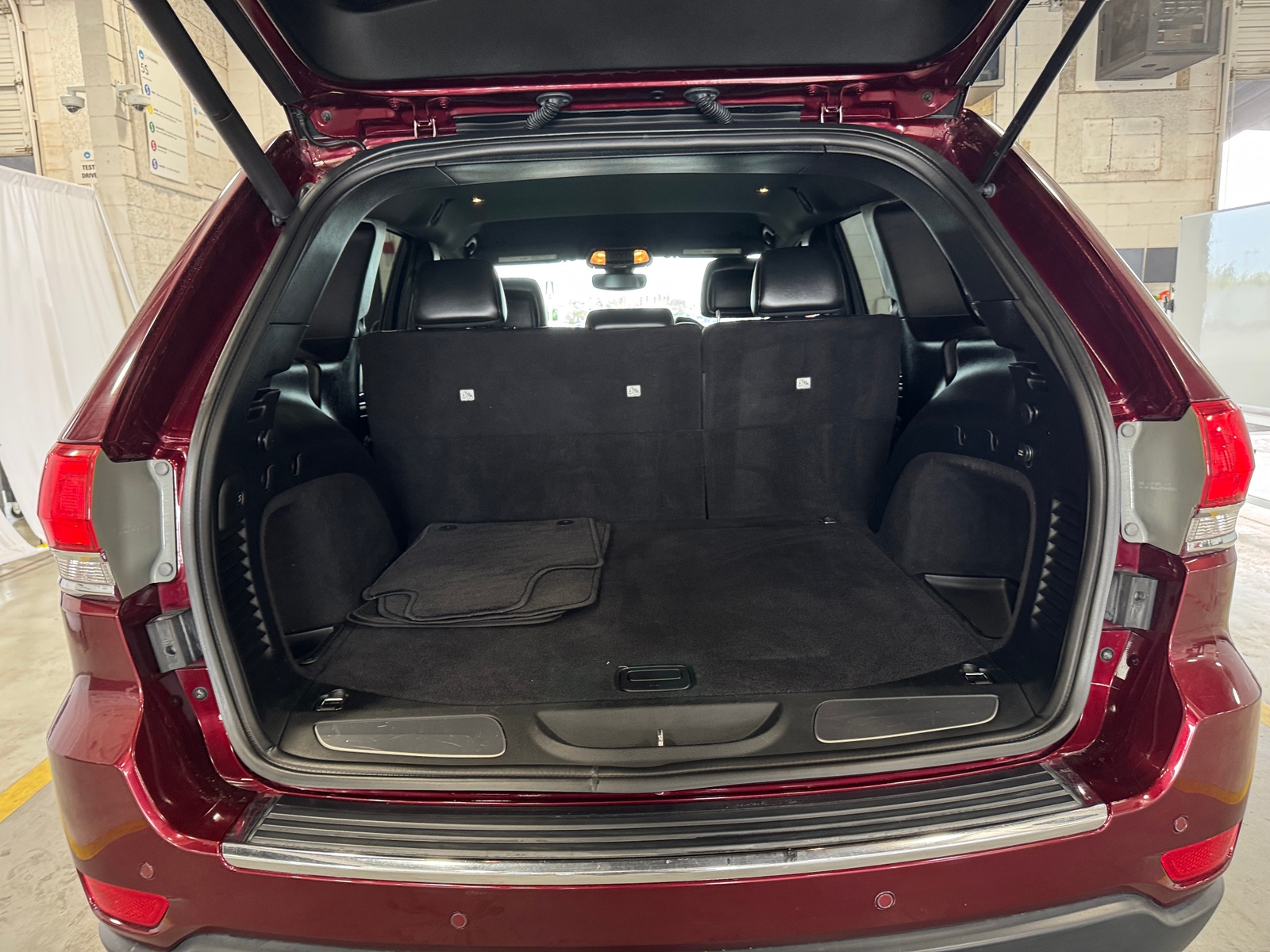 Thumbnail: 2018 Jeep Grand Cherokee - 6