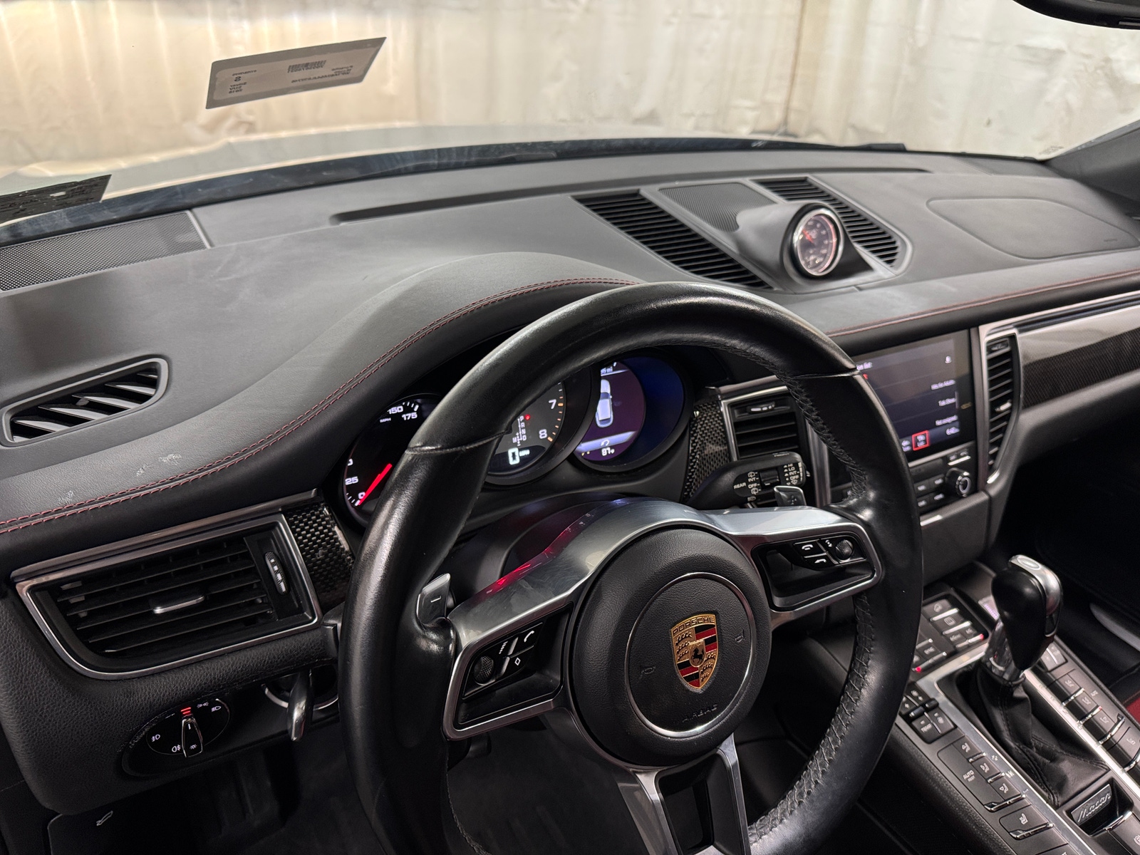 Thumbnail: 2018 Porsche Macan - 2