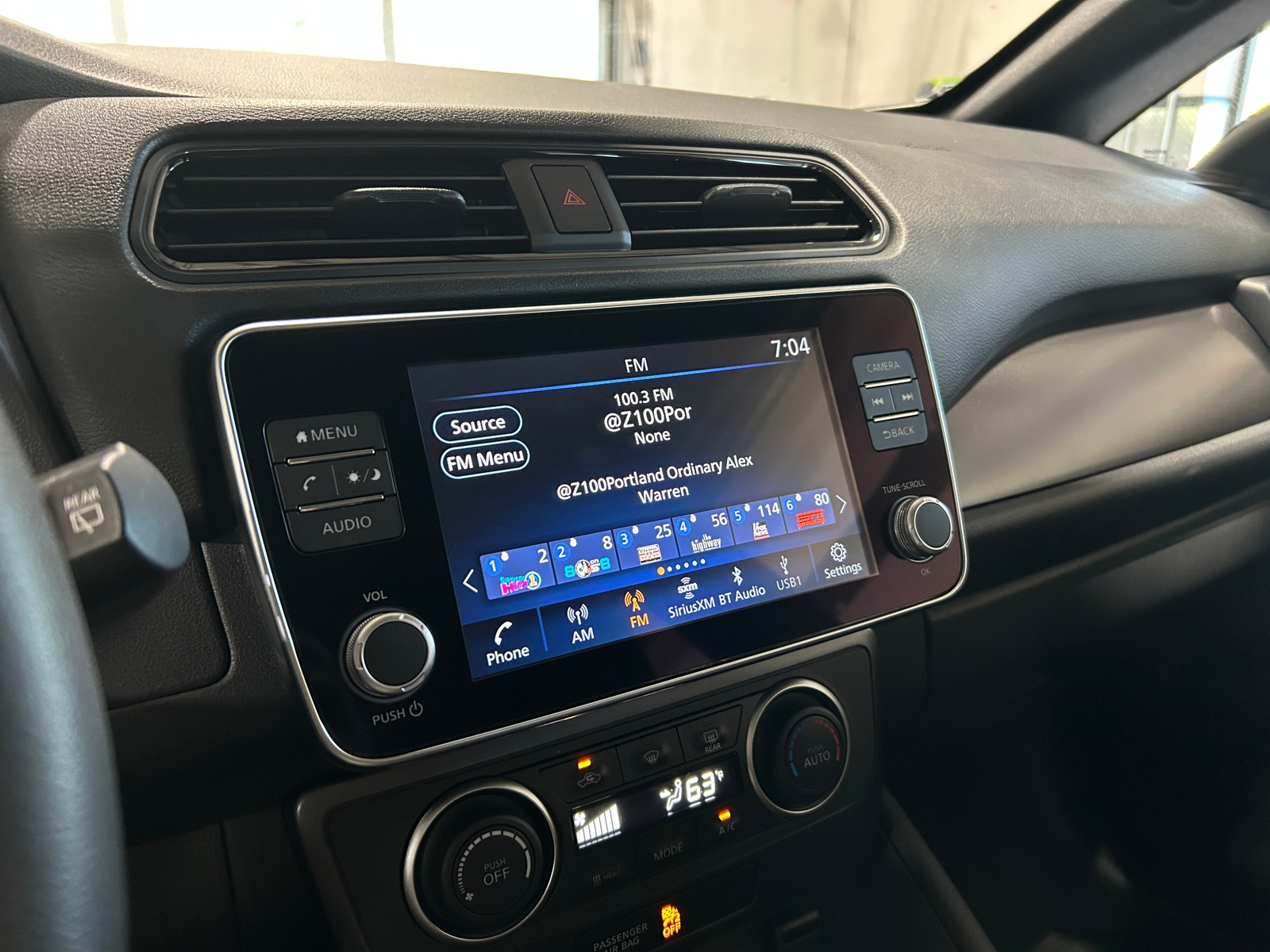Thumbnail: 2022 Nissan Leaf - 4