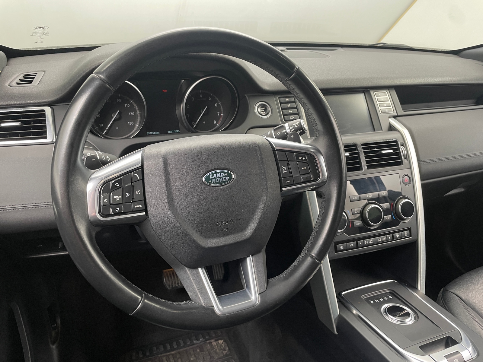 Thumbnail: 2019 Land Rover Discovery Sport - 4