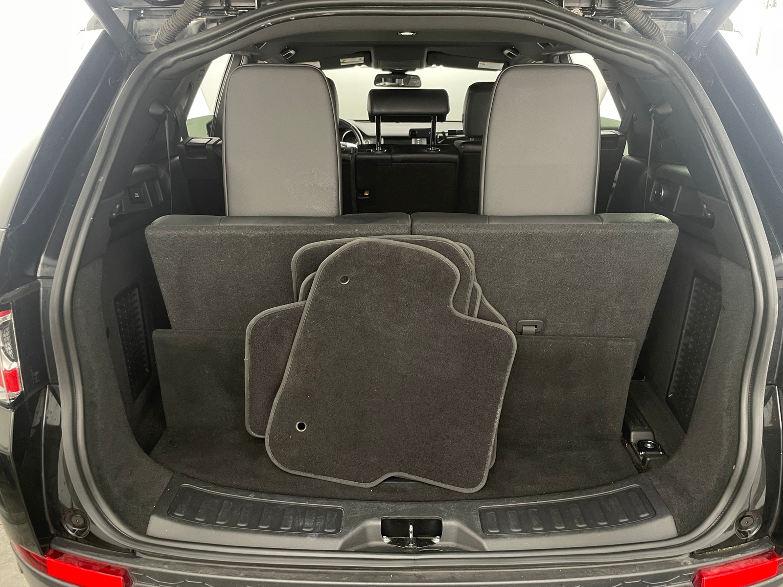 Thumbnail: 2019 Land Rover Discovery Sport - 6