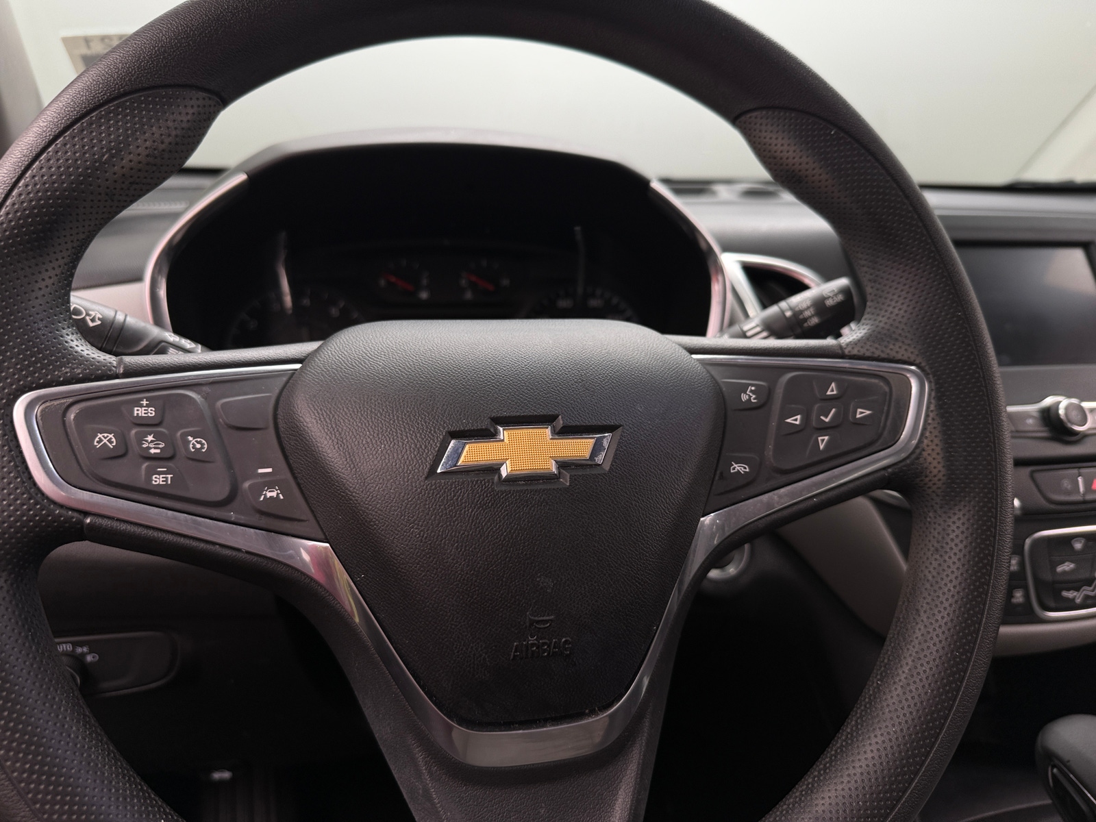 Thumbnail: 2022 Chevrolet Equinox - 5