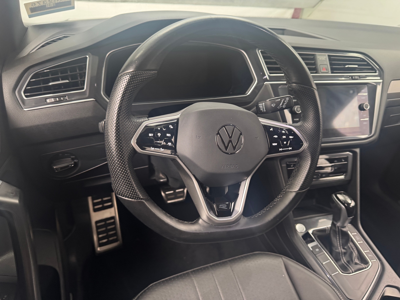 Thumbnail: 2023 Volkswagen Tiguan - 4