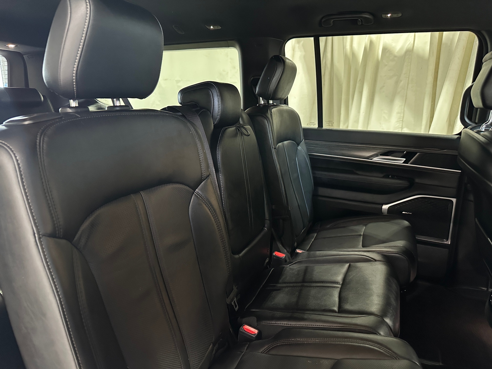 Thumbnail: 2024 Jeep Wagoneer - 5