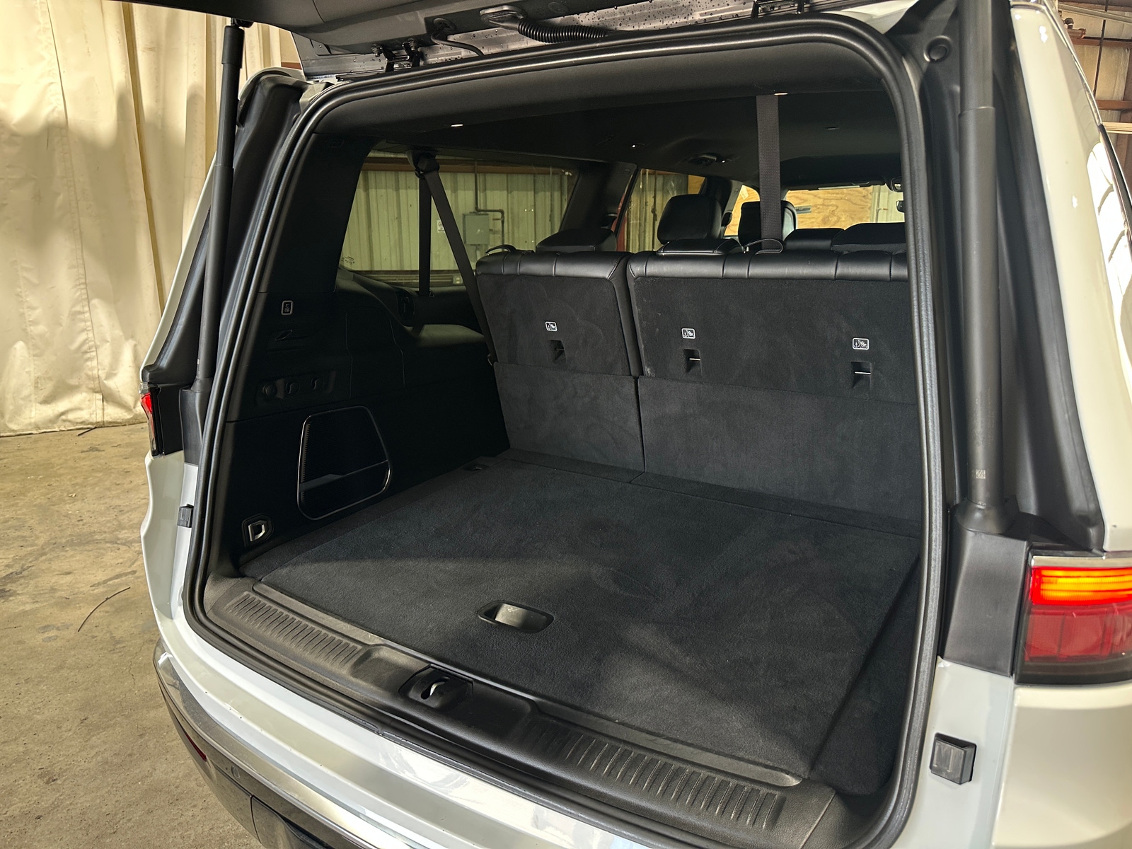 Thumbnail: 2024 Jeep Wagoneer - 6