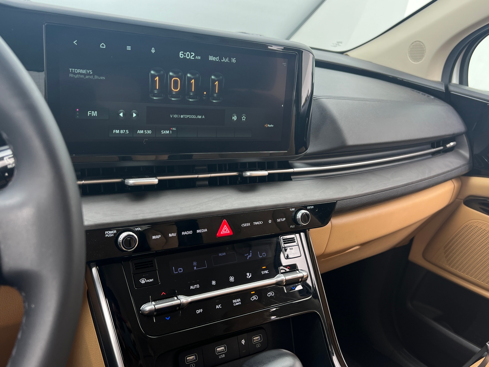Thumbnail: 2022 Kia Carnival - 3