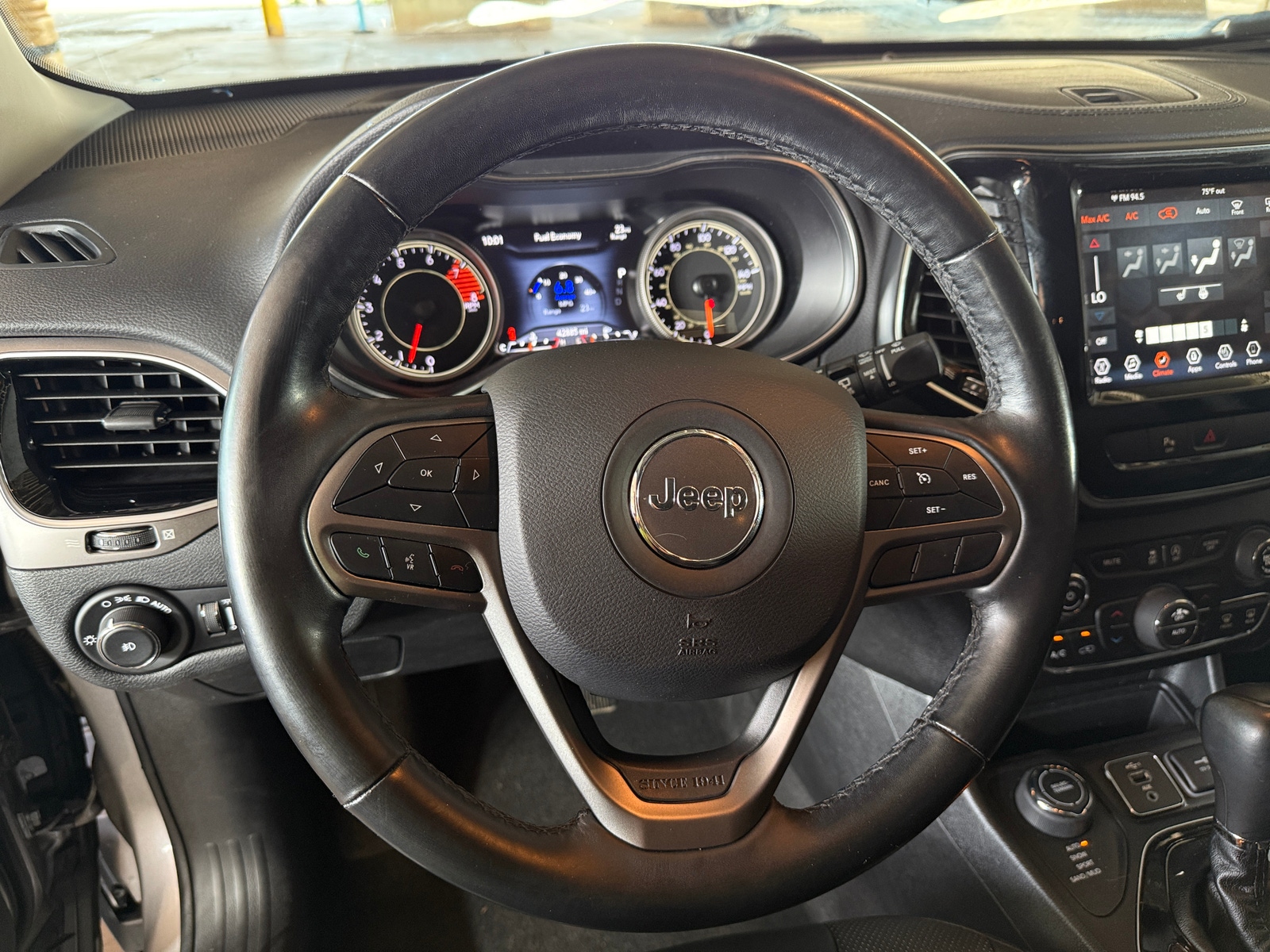 Thumbnail: 2019 Jeep Cherokee - 4