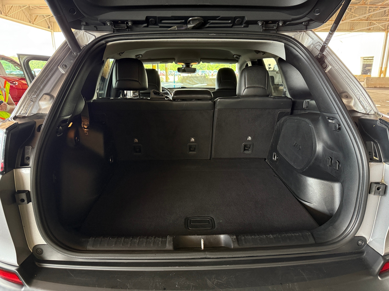 Thumbnail: 2019 Jeep Cherokee - 6