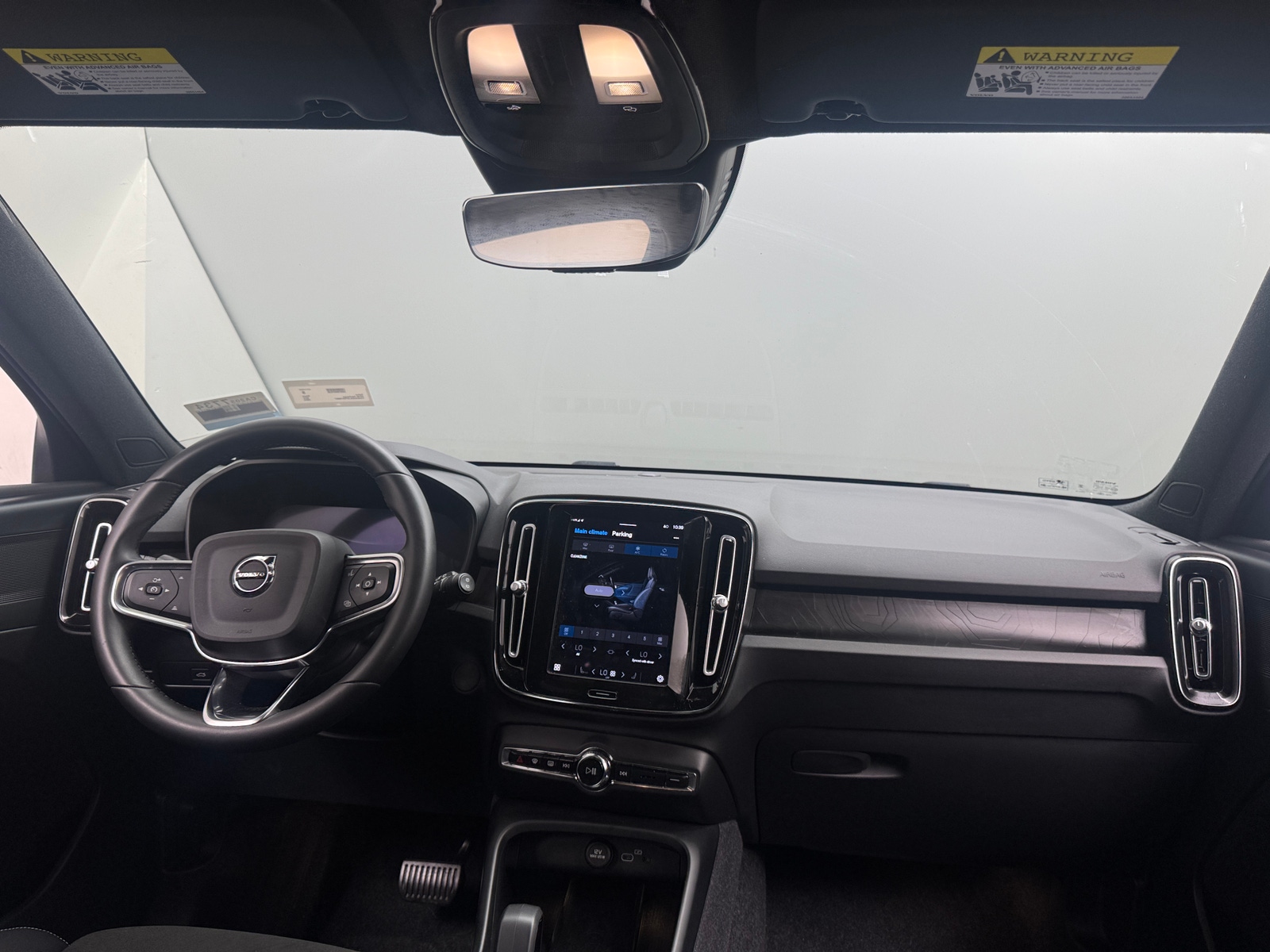 Thumbnail: 2023 Volvo XC40 - 3