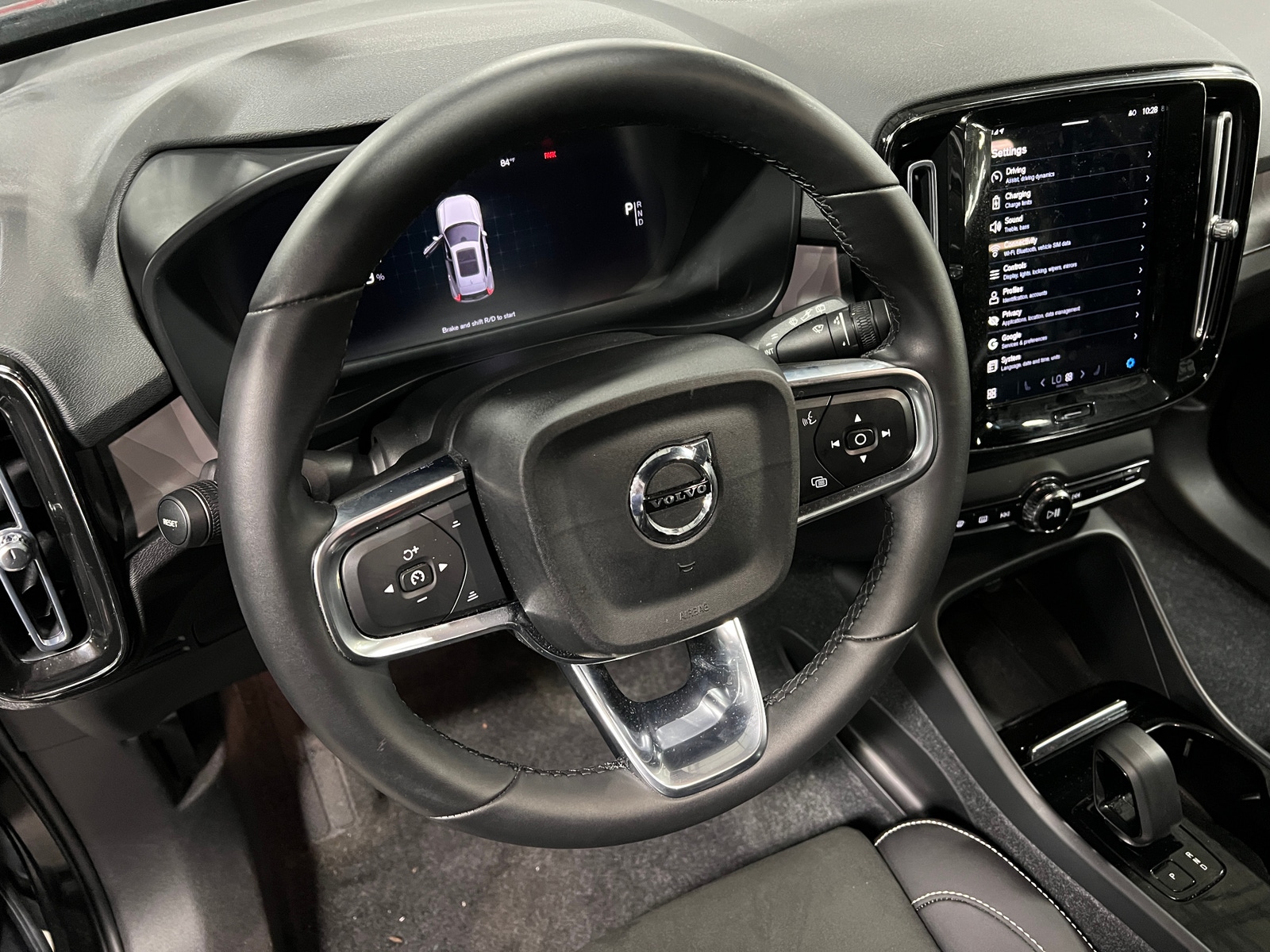 Thumbnail: 2023 Volvo XC40 - 5