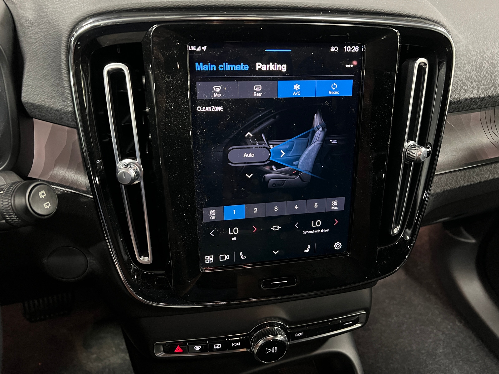 Thumbnail: 2023 Volvo XC40 - 4