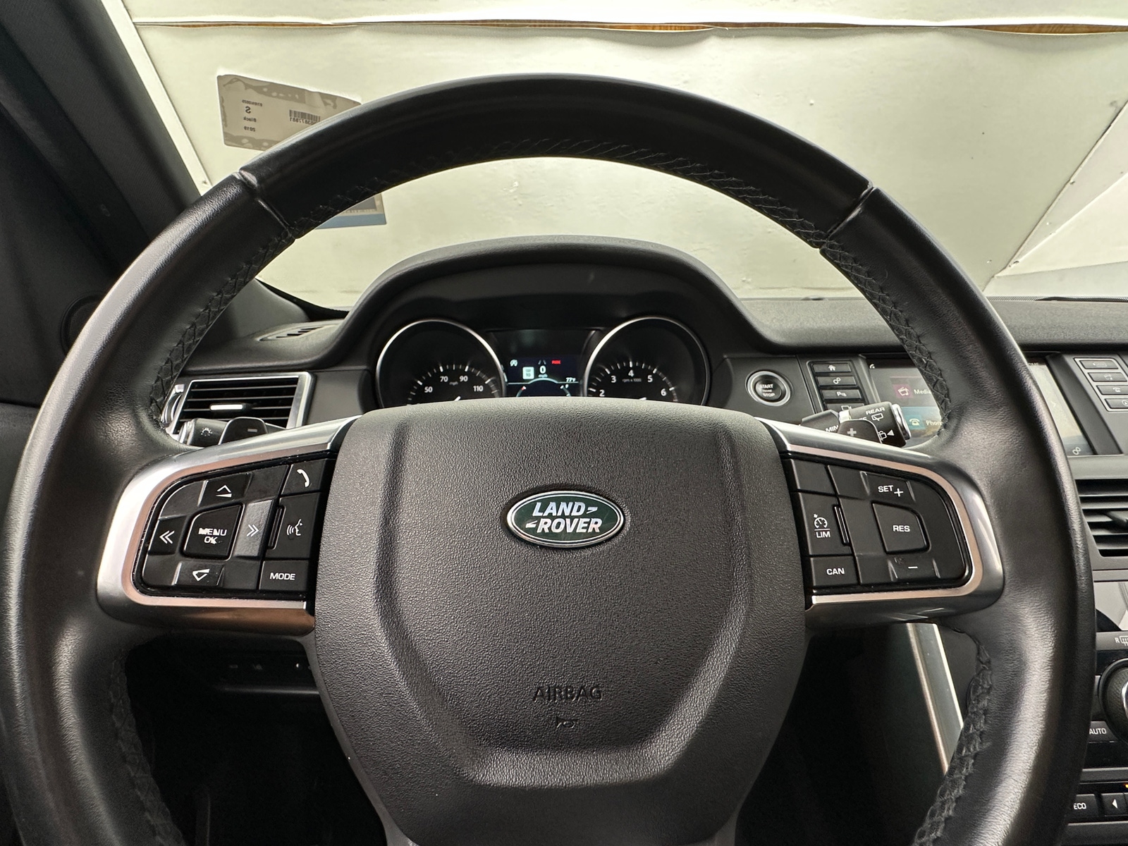 Thumbnail: 2019 Land Rover Discovery Sport - 4