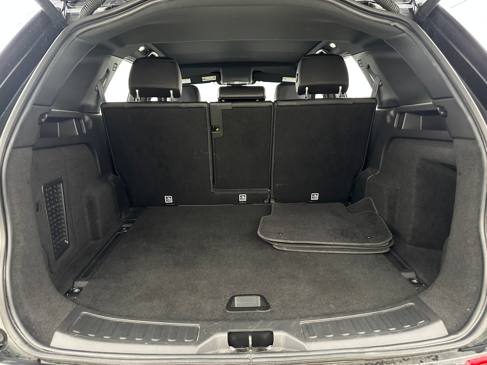 Thumbnail: 2019 Land Rover Discovery Sport - 6