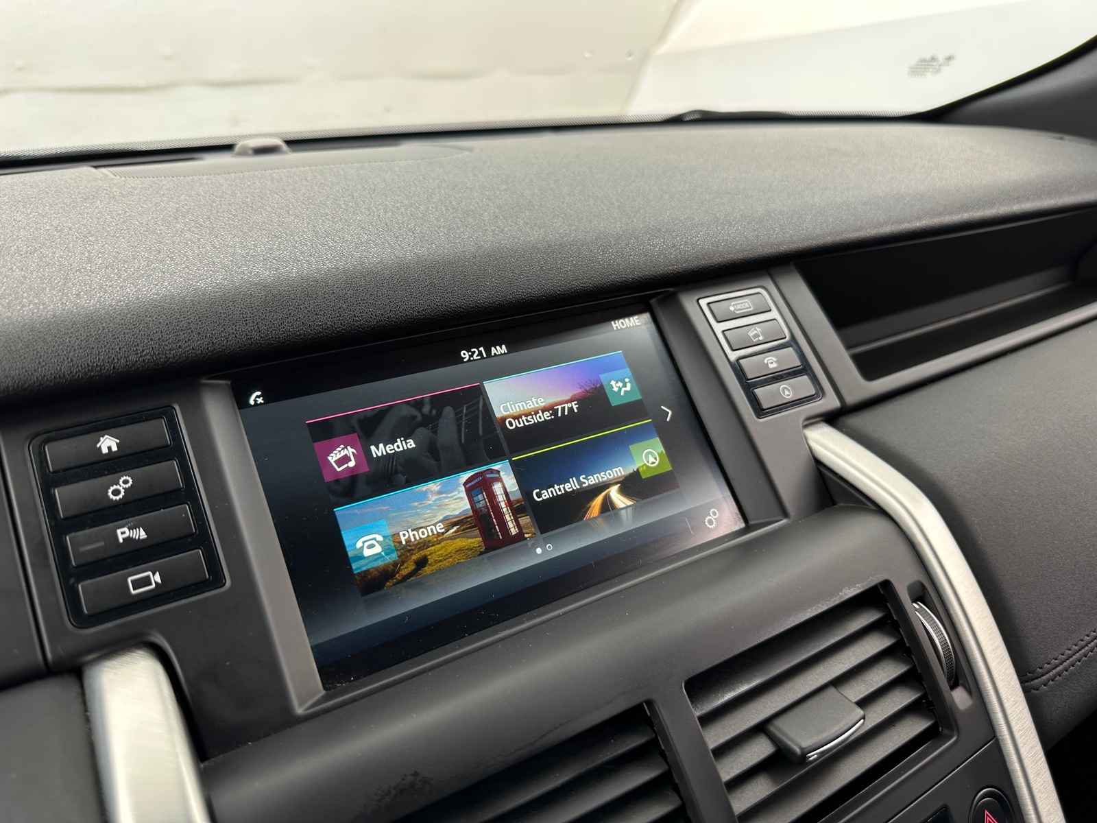 Thumbnail: 2019 Land Rover Discovery Sport - 3