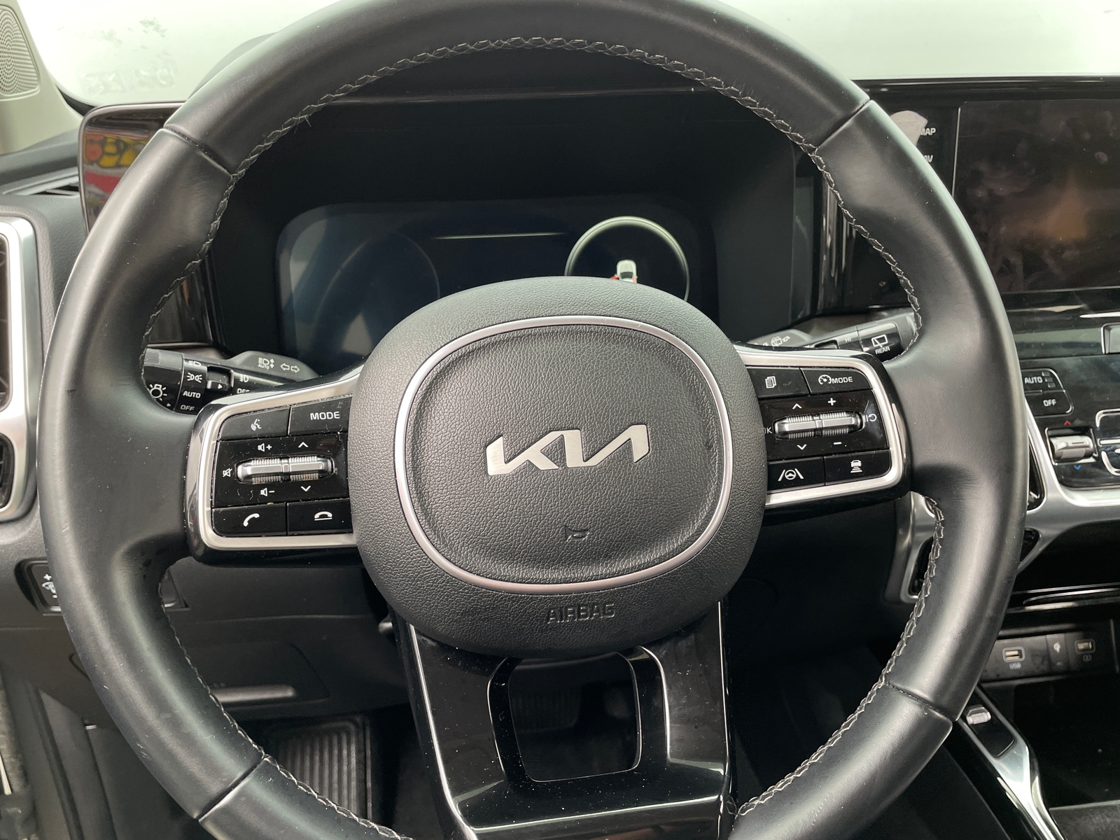 Thumbnail: 2023 Kia Sorento - 4