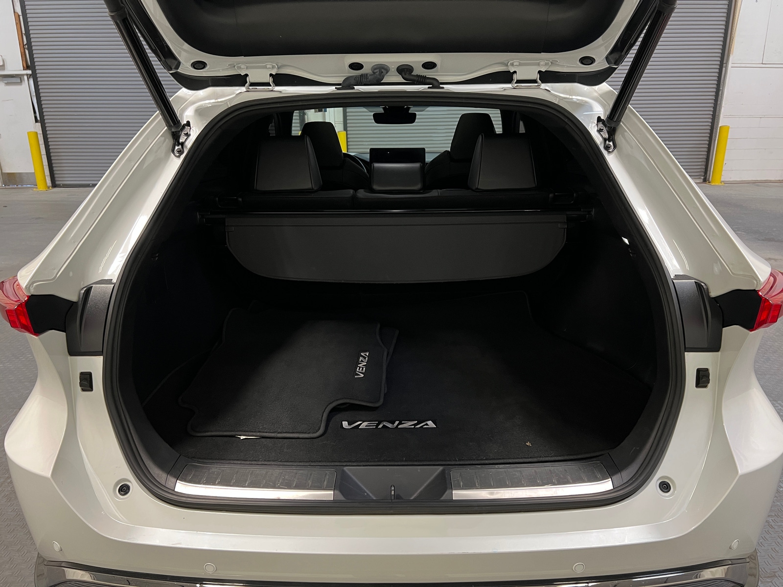 Thumbnail: 2023 Toyota Venza - 6