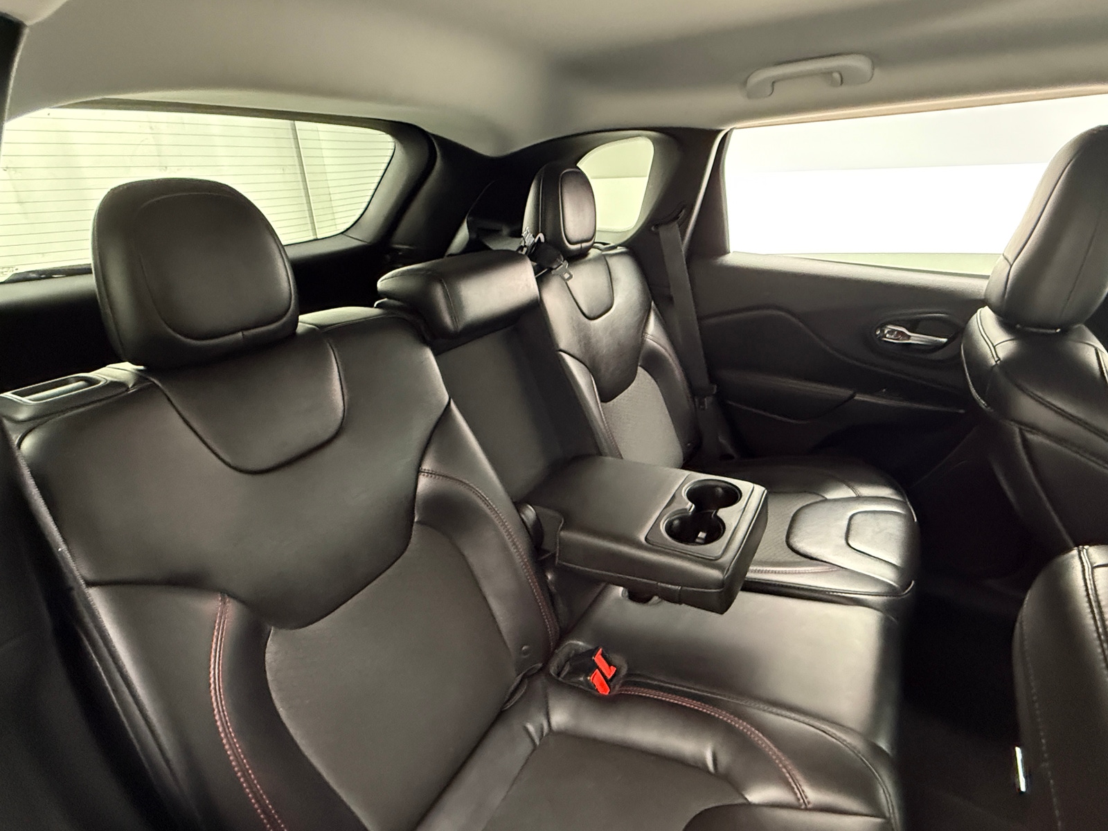 Thumbnail: 2019 Jeep Cherokee - 6