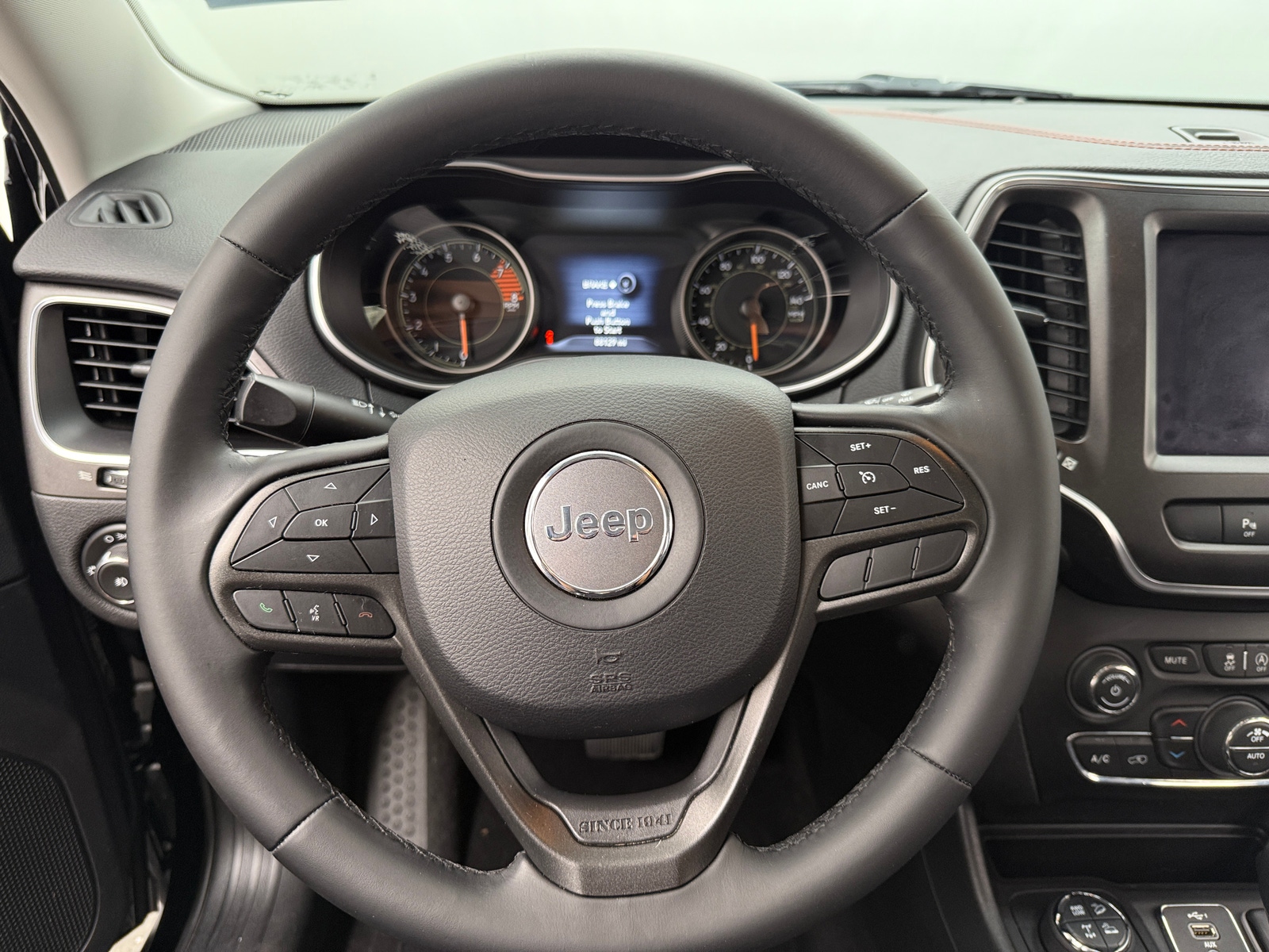 Thumbnail: 2019 Jeep Cherokee - 5