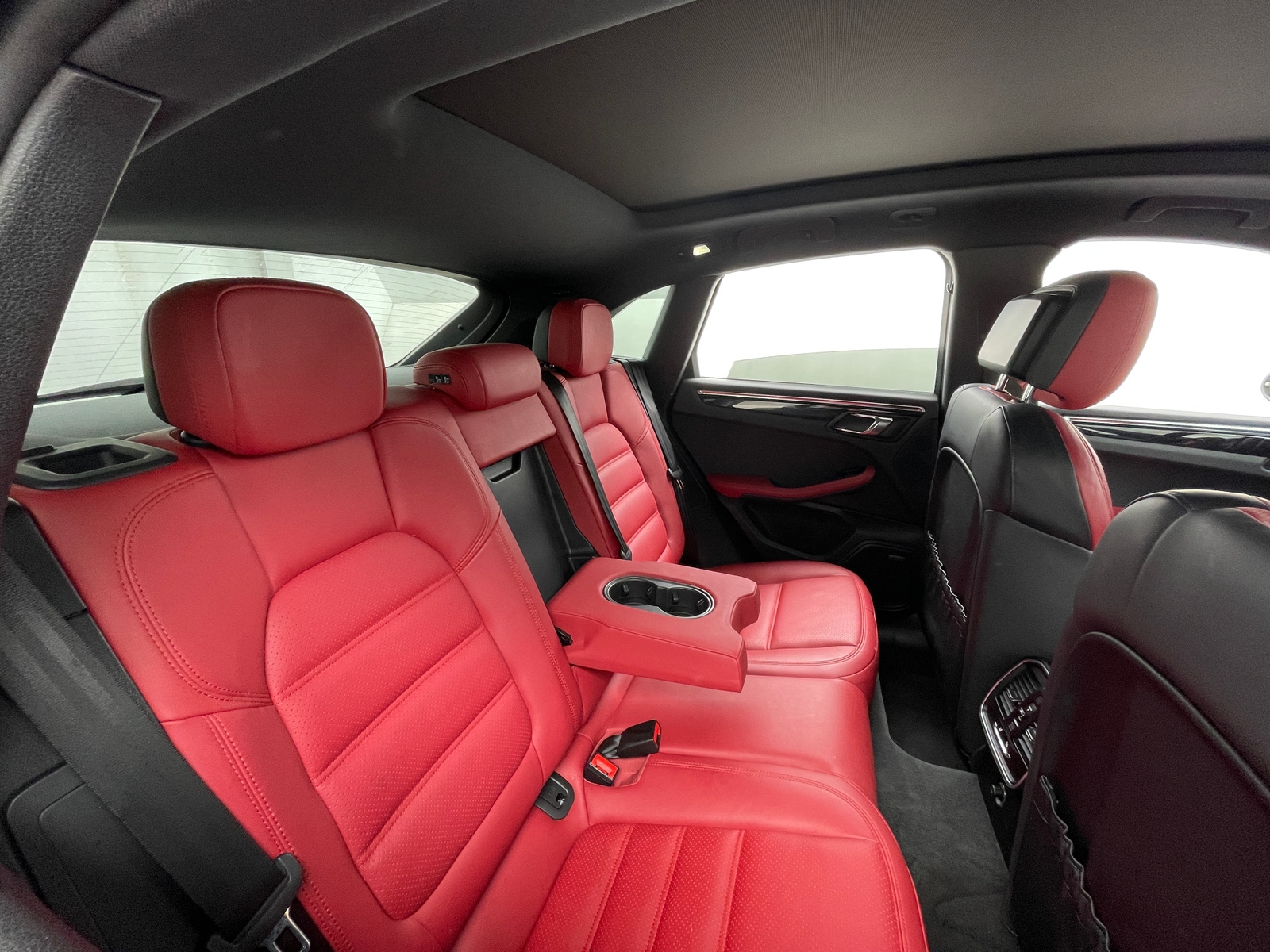 Thumbnail: 2016 Porsche Macan - 5