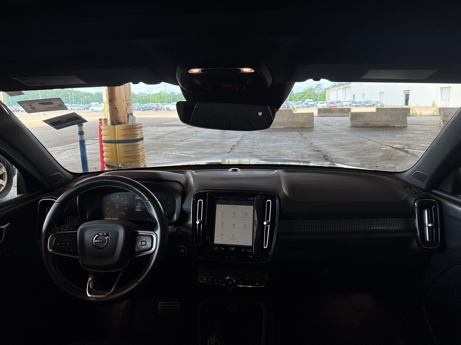 Thumbnail: 2021 Volvo XC40 - 2