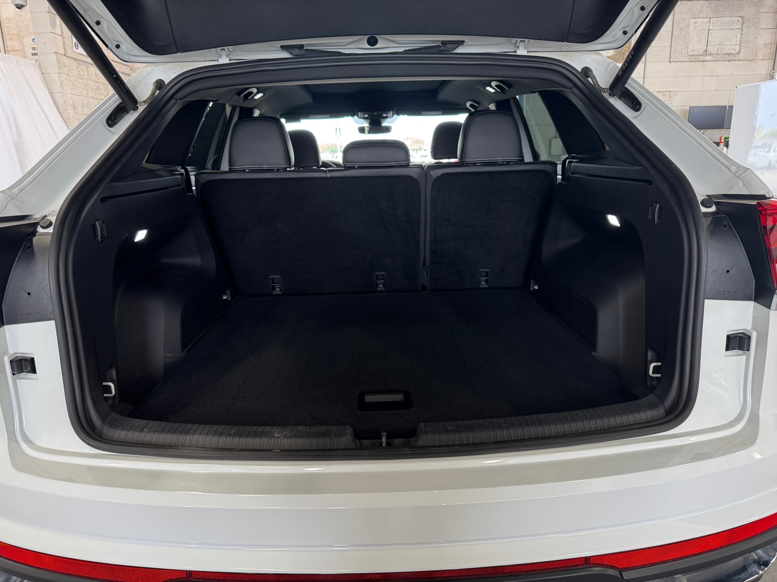 Thumbnail: 2024 Volkswagen Atlas - 6