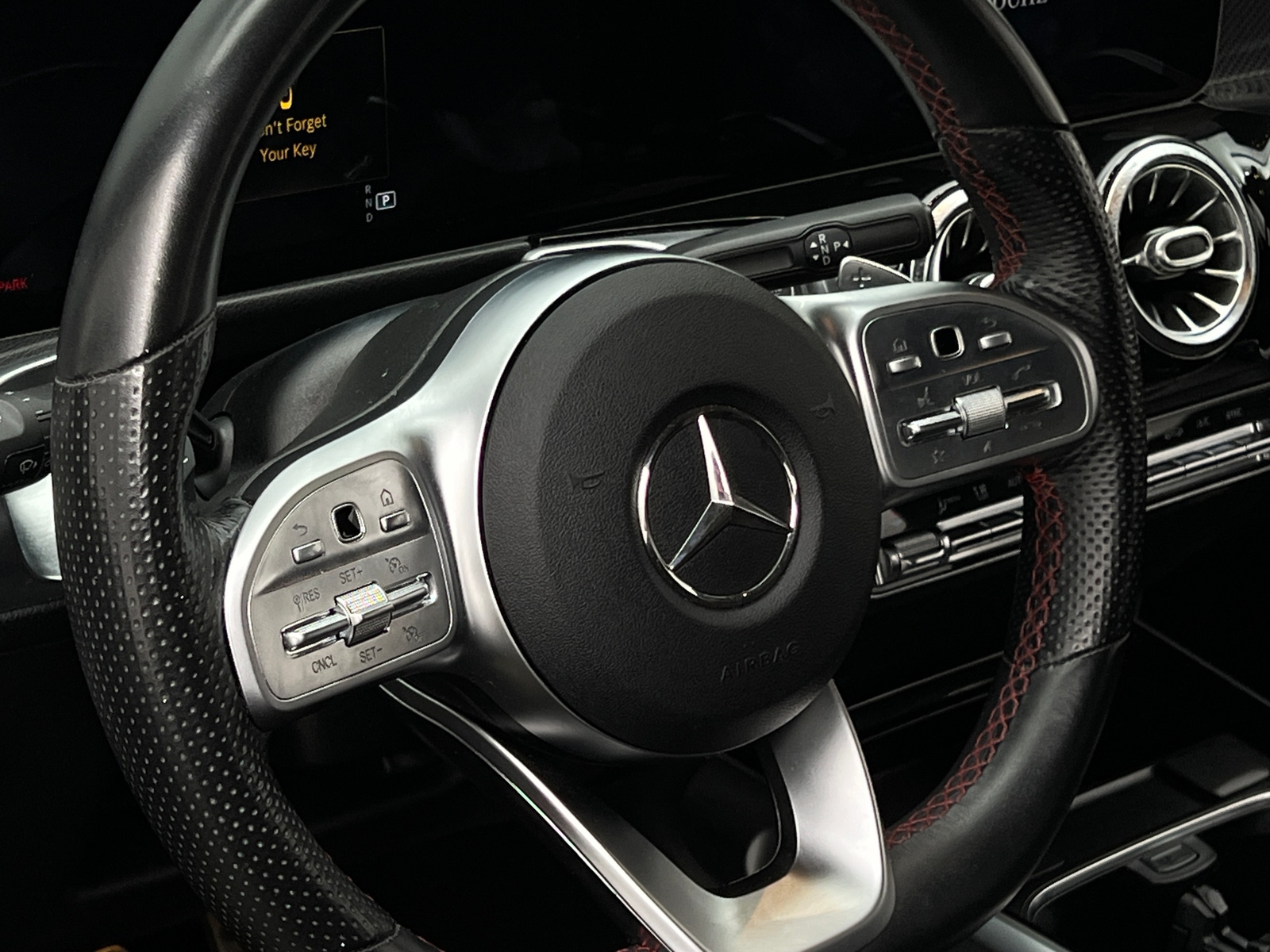 Thumbnail: 2021 Mercedes-Benz GLB - 4