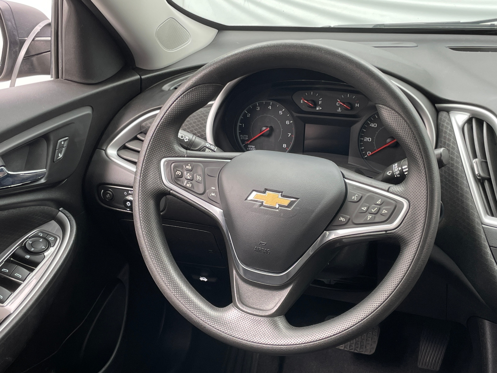 Thumbnail: 2023 Chevrolet Malibu - 5