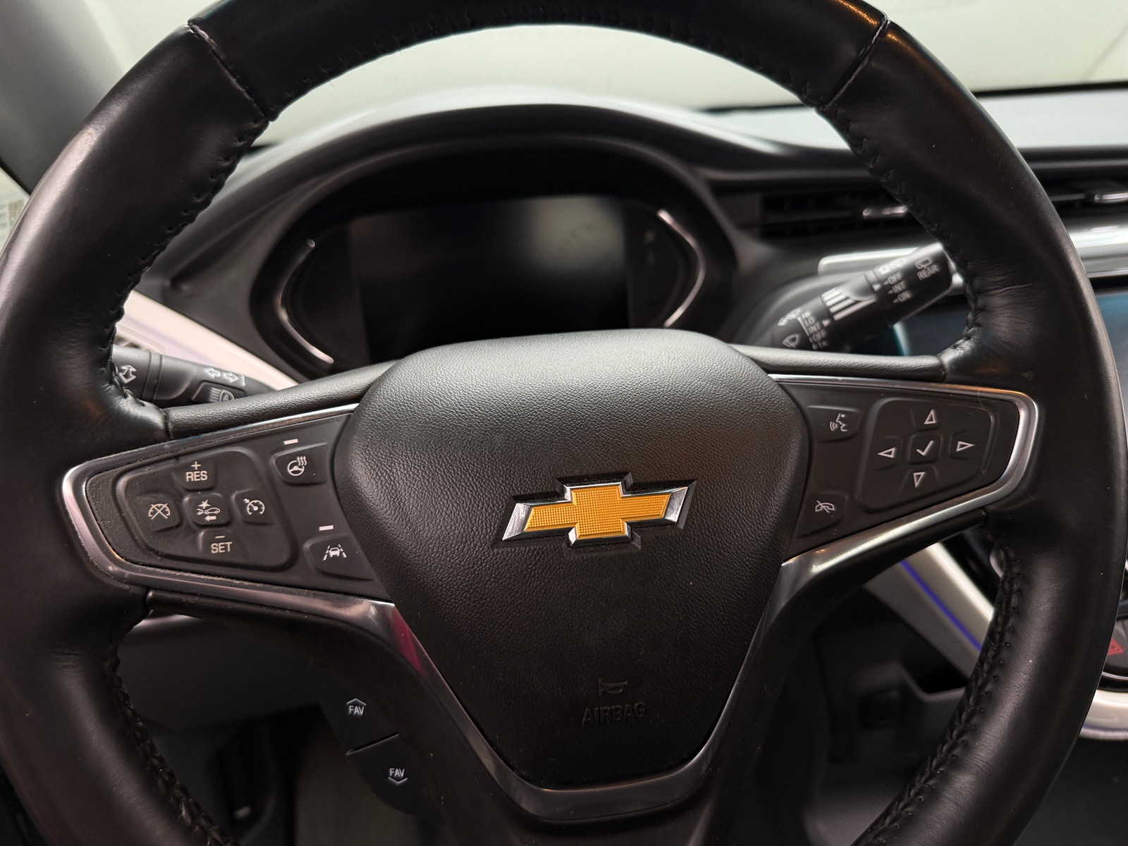 Thumbnail: 2017 Chevrolet Bolt EV - 4